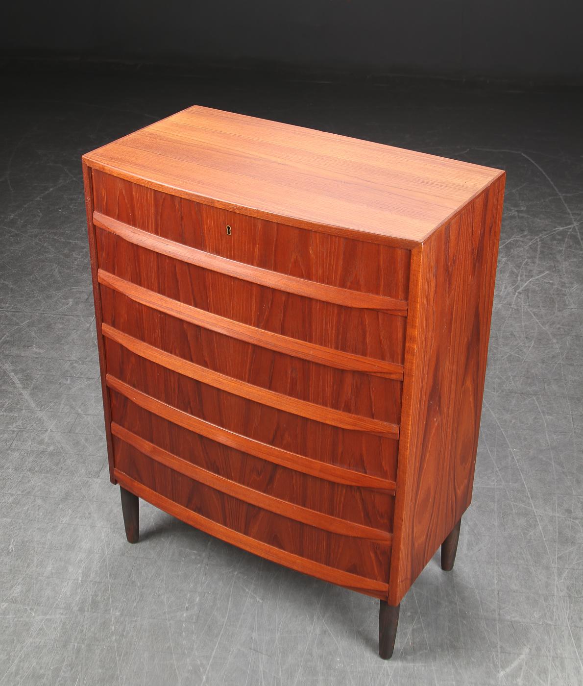 Chest of drawers made of teak wood comes from Denmark from 1960s.
Very good condition, under the process of renovation.