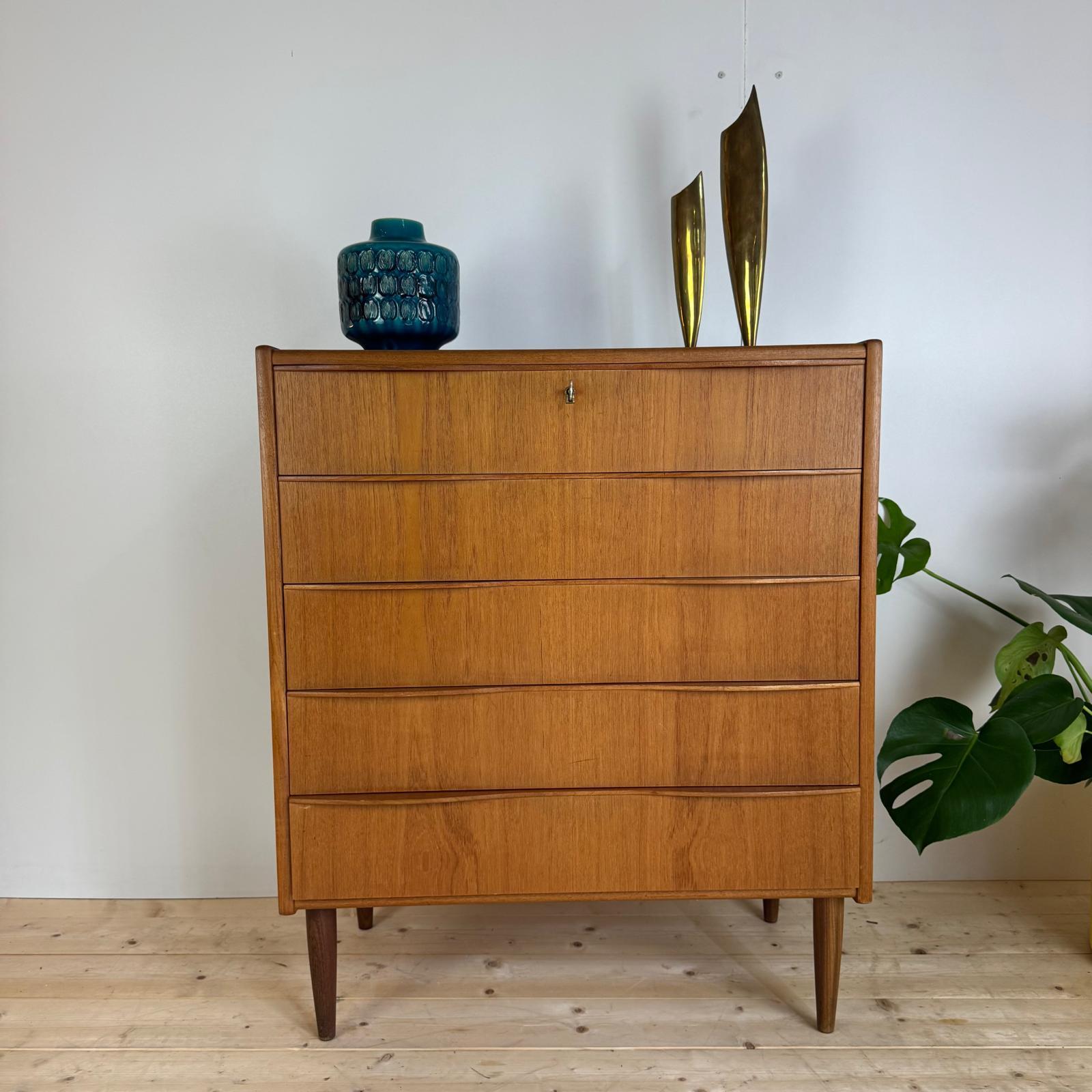 Impiallacciato Teak chest of drawers, Denmark 1960 in vendita