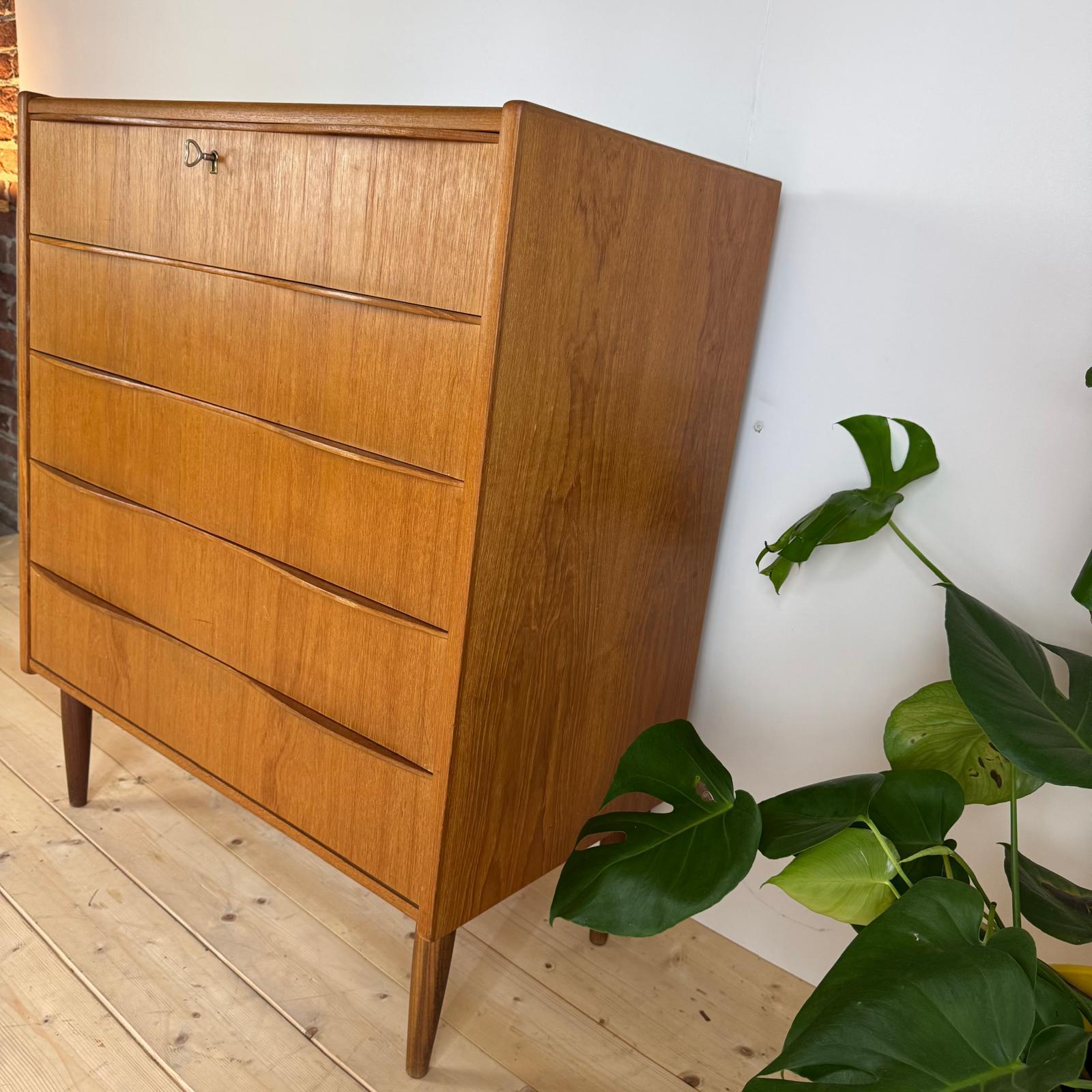 Teak chest of drawers, Denmark 1960 In condizioni buone in vendita a Torino, IT