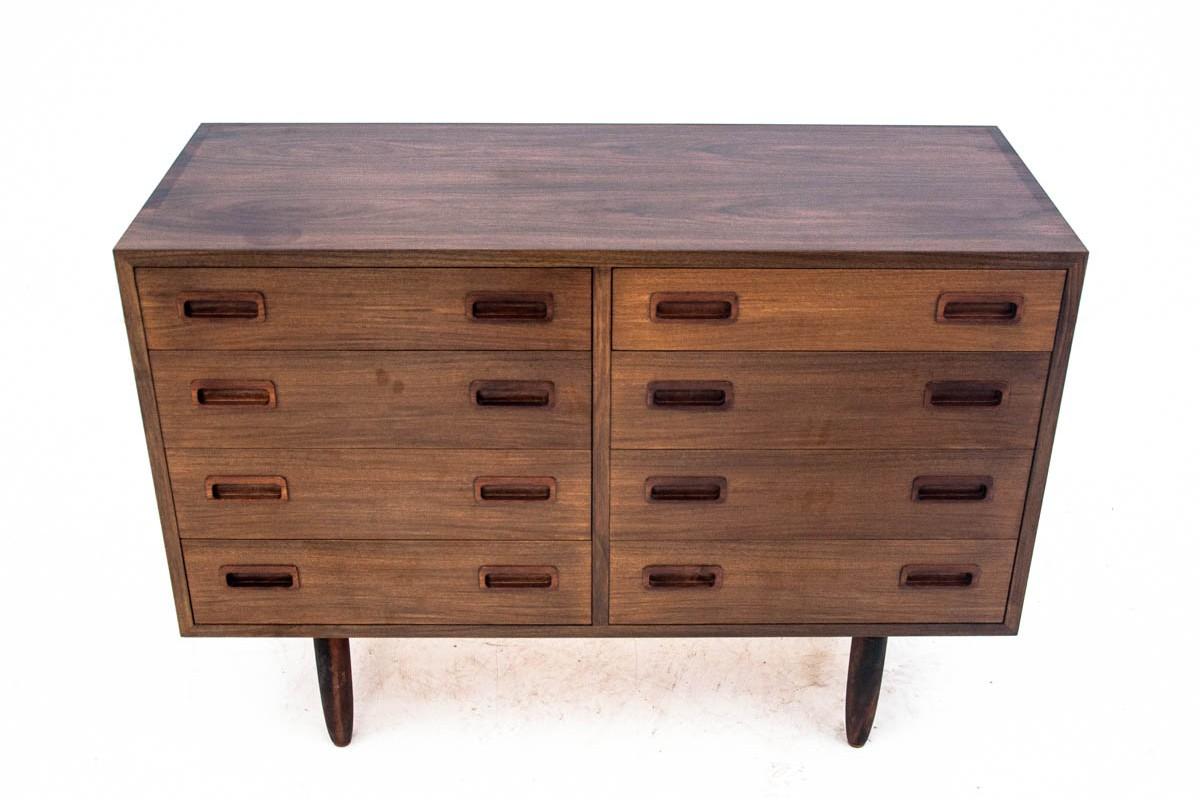 Danish rosewood chest of drawers, 1960s. The furniture is in very good condition.
Currently under renovation. 
Dimensions: height 77 cm / width 108 cm / depth. 43 cm.