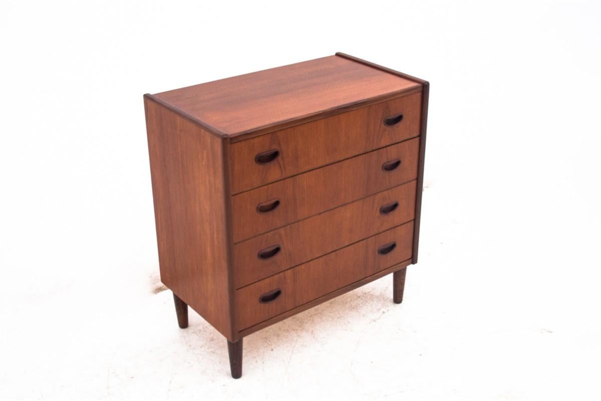 Cassettiera in teak, Danimarca, anni '60

Ottime condizioni.

Dimensioni: altezza 72 cm, larghezza 66 cm. profondità 38 cm.