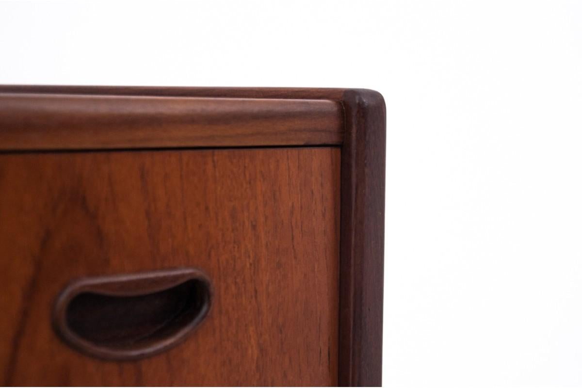 Cassettiera in teak, Danimarca, anni '60 in vendita 2