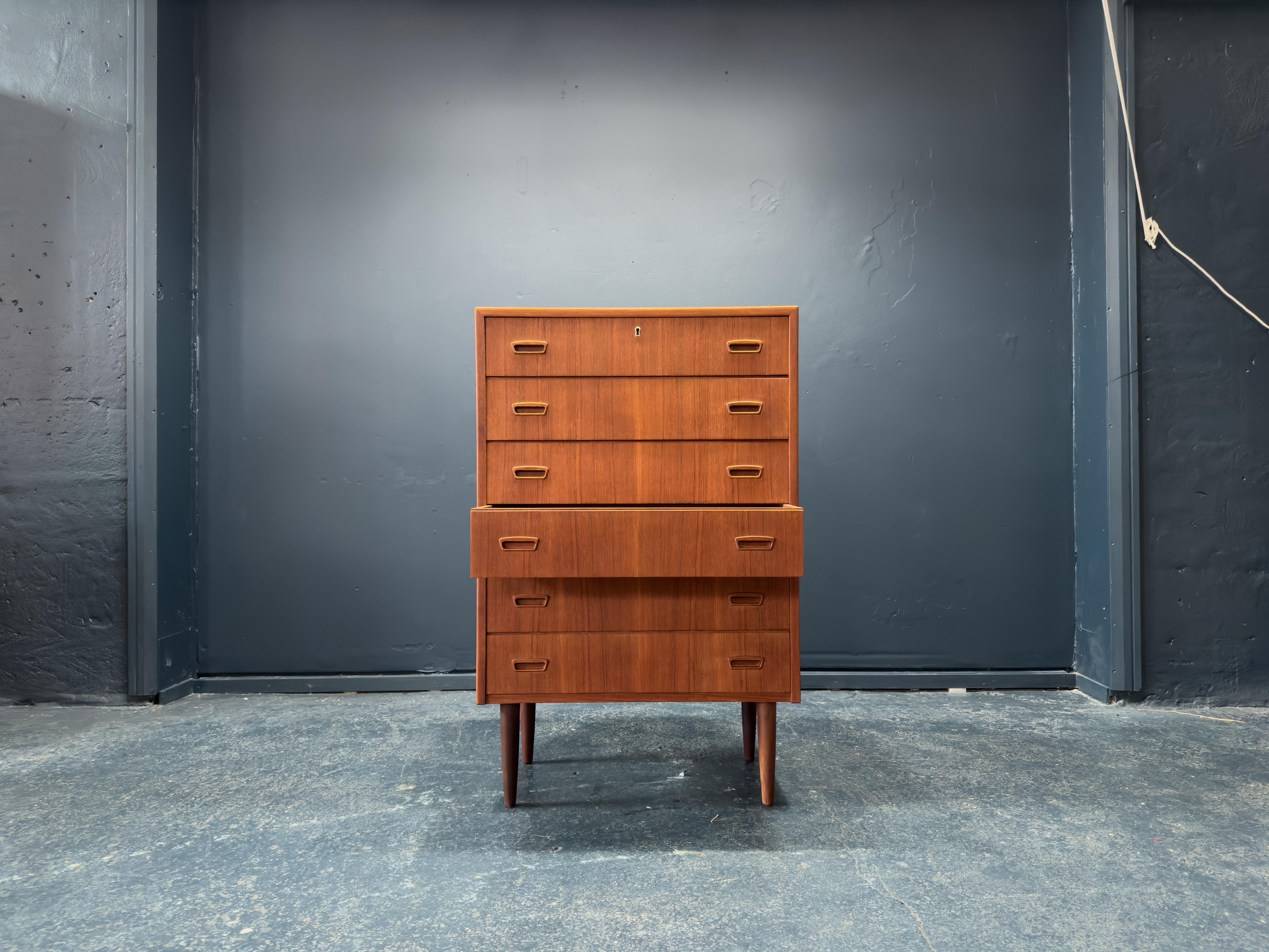Danese Cassettiera in teak in vendita