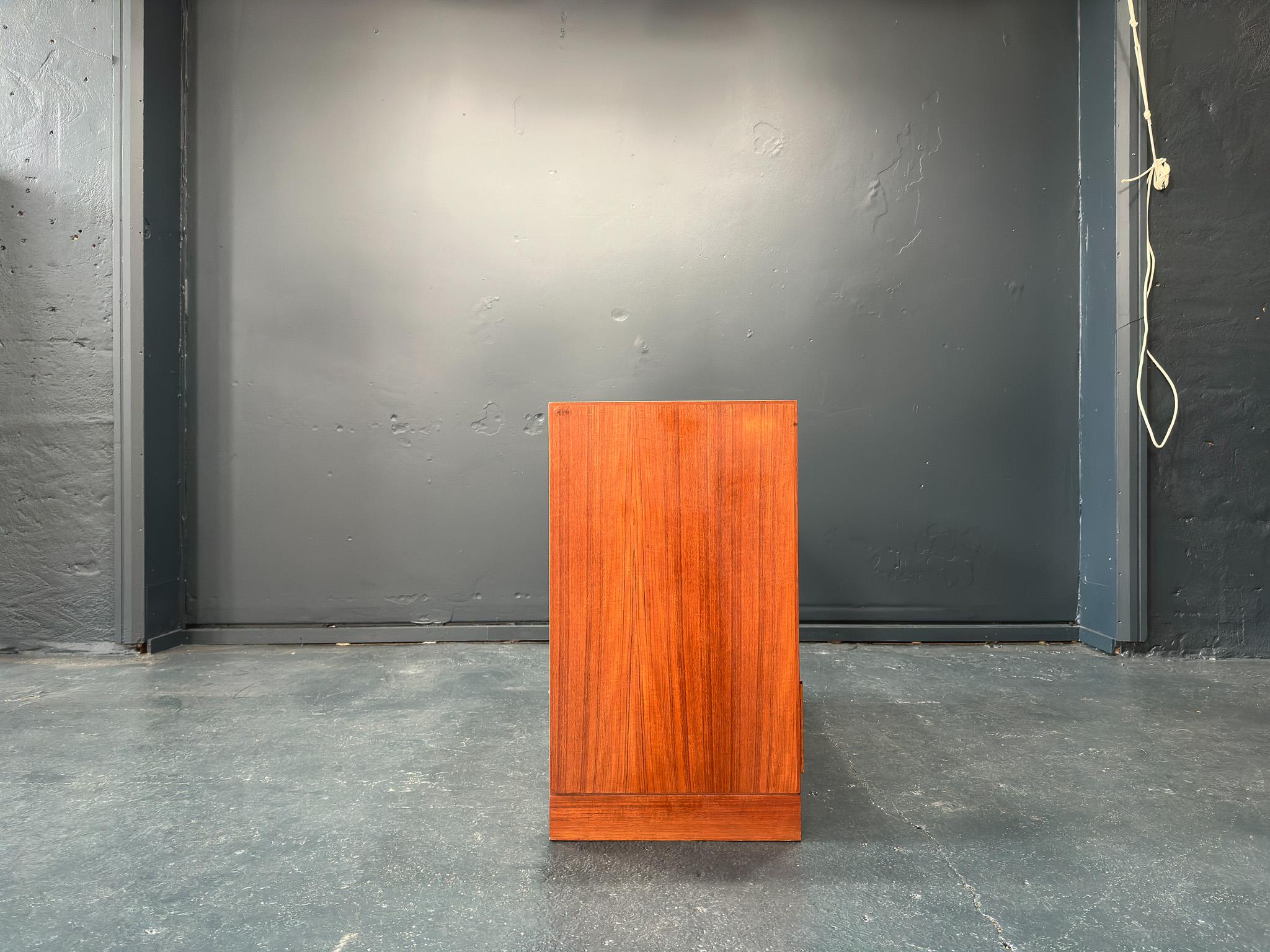 Danese Cassettiera in teak in vendita