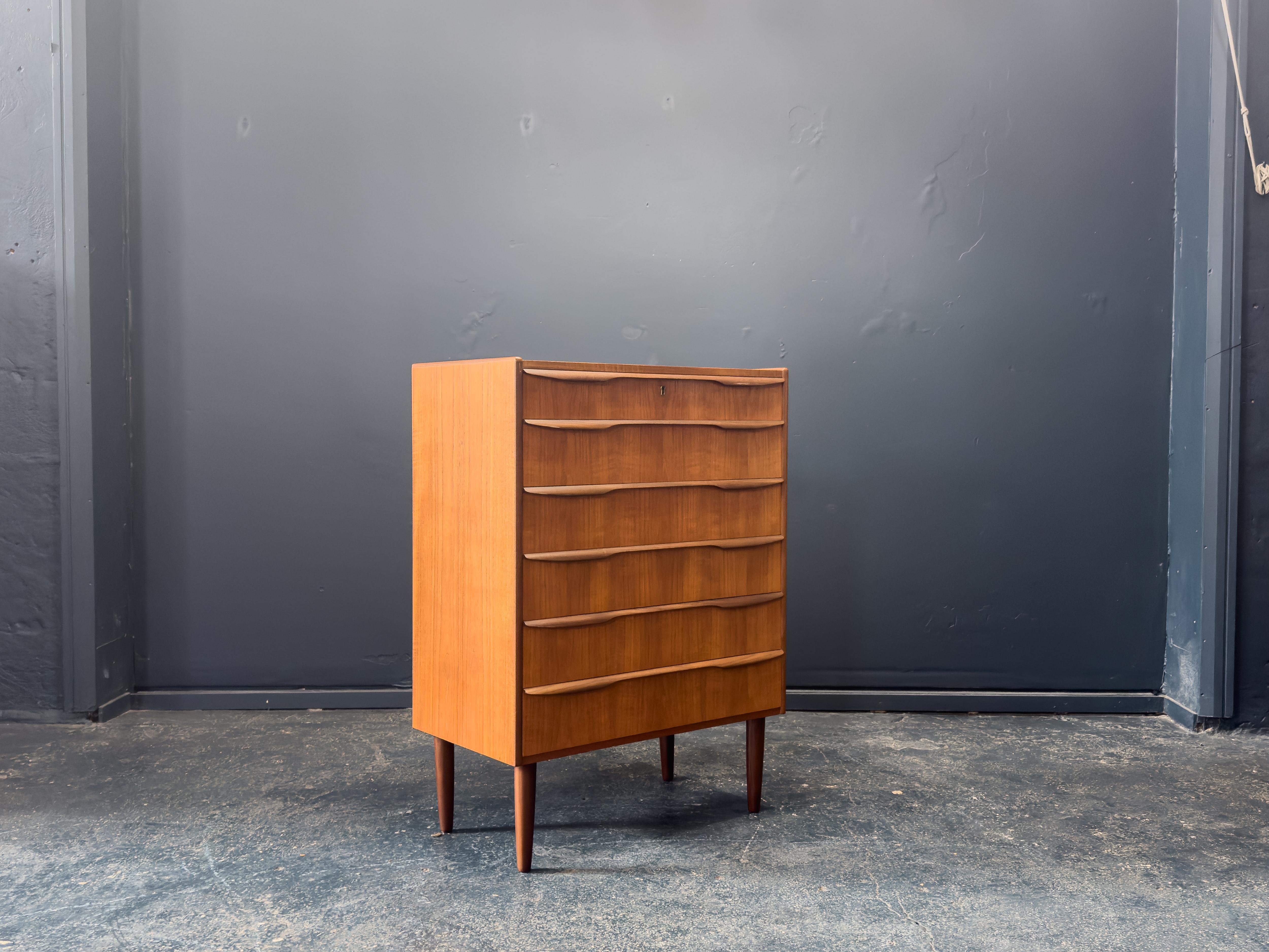 Danese Cassettiera in teak in vendita