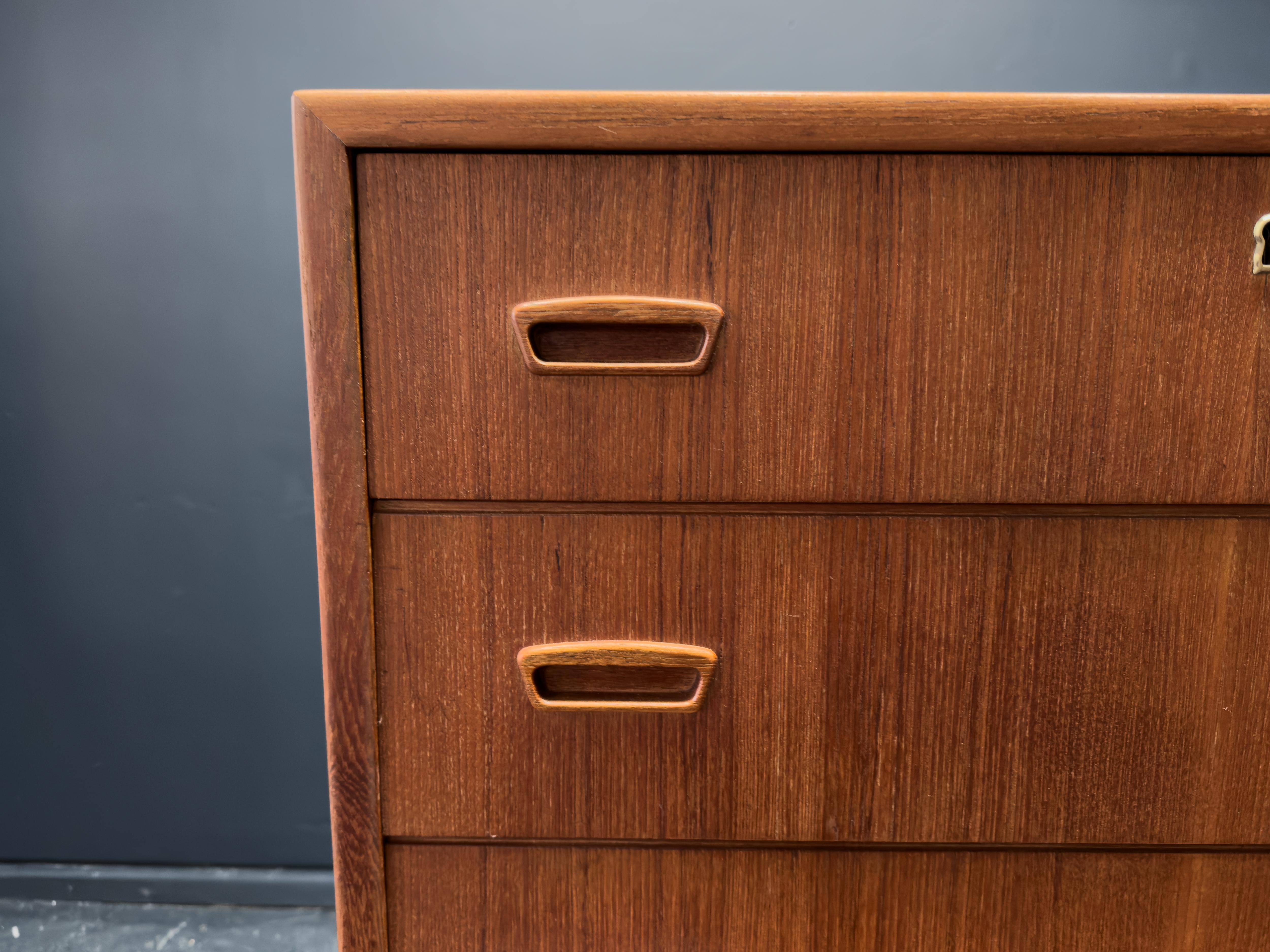 Cassettiera in teak In condizioni buone in vendita a London, GB