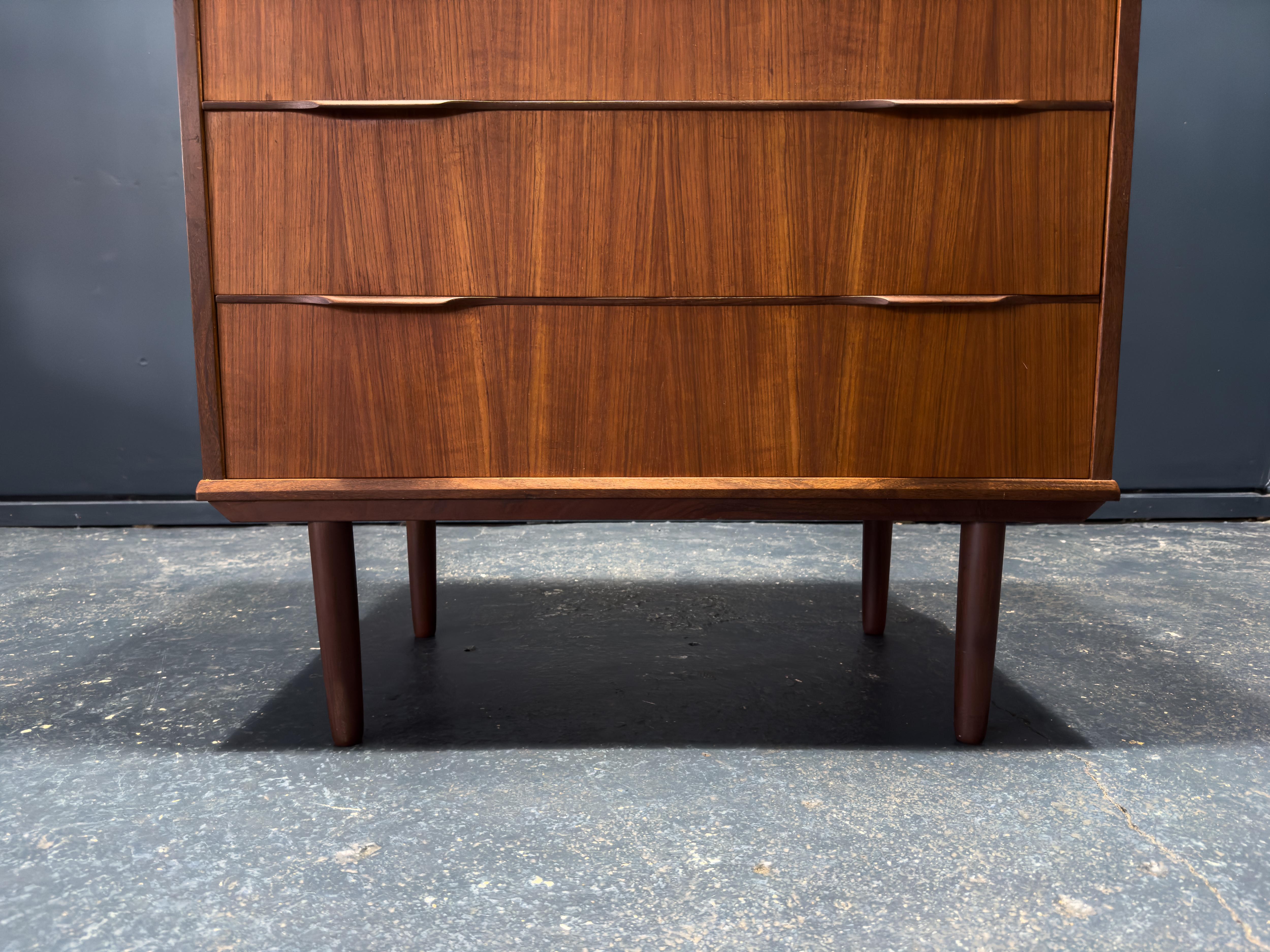 Cassettiera in teak In condizioni buone in vendita a London, GB