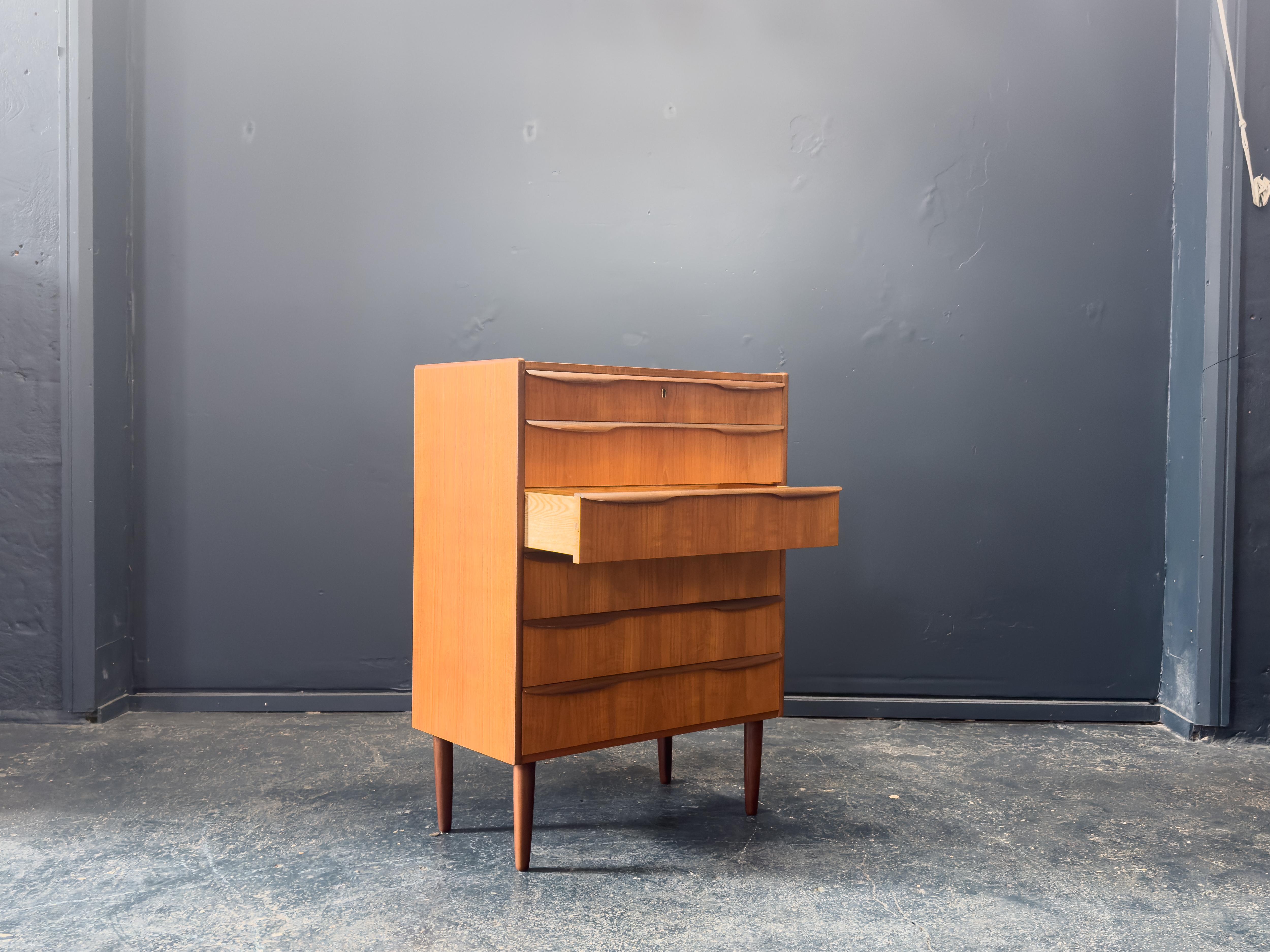 Cassettiera in teak In condizioni buone in vendita a London, GB