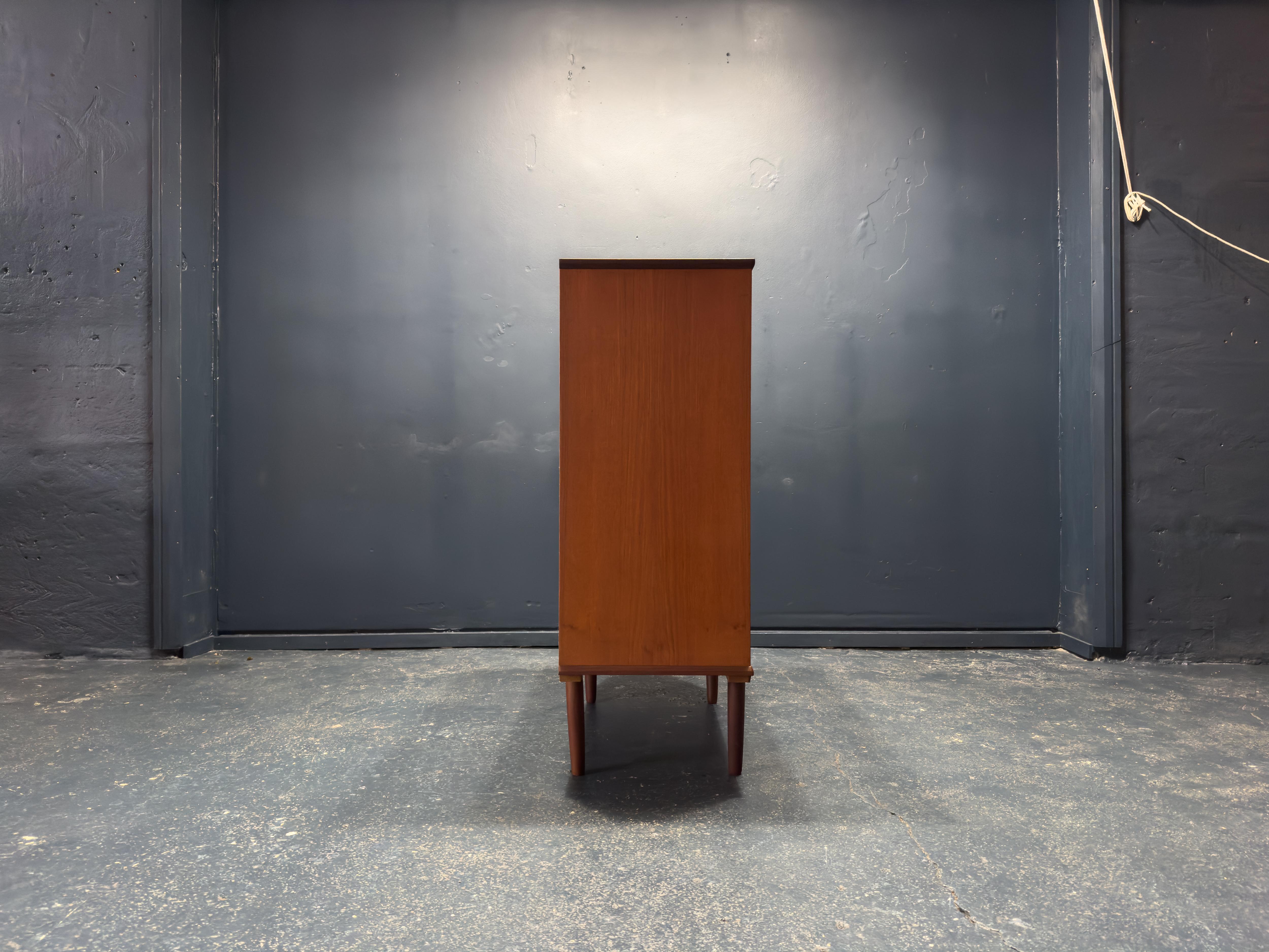 Teak Cassettiera in teak in vendita