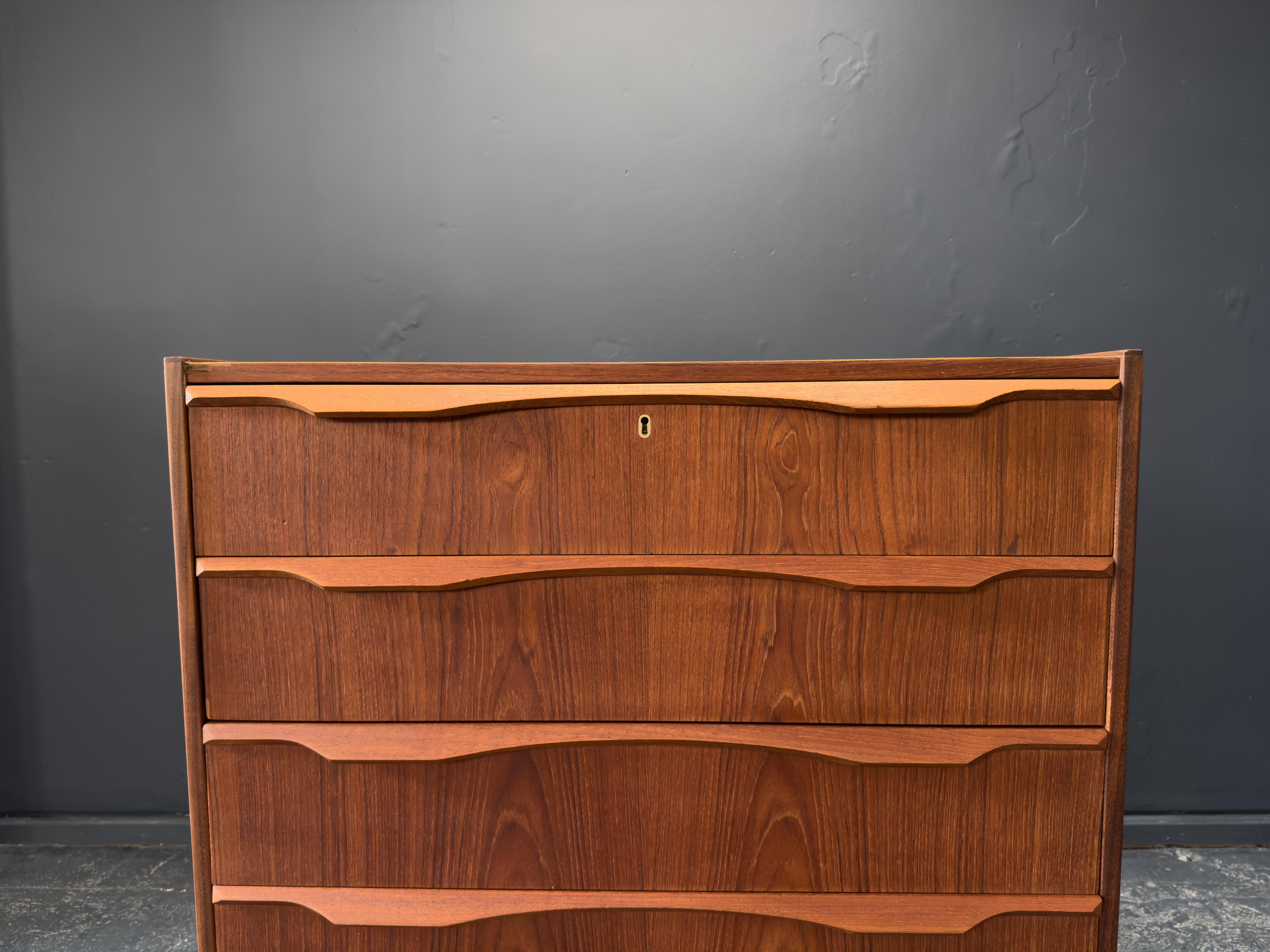 Teak Chest of Drawers 1