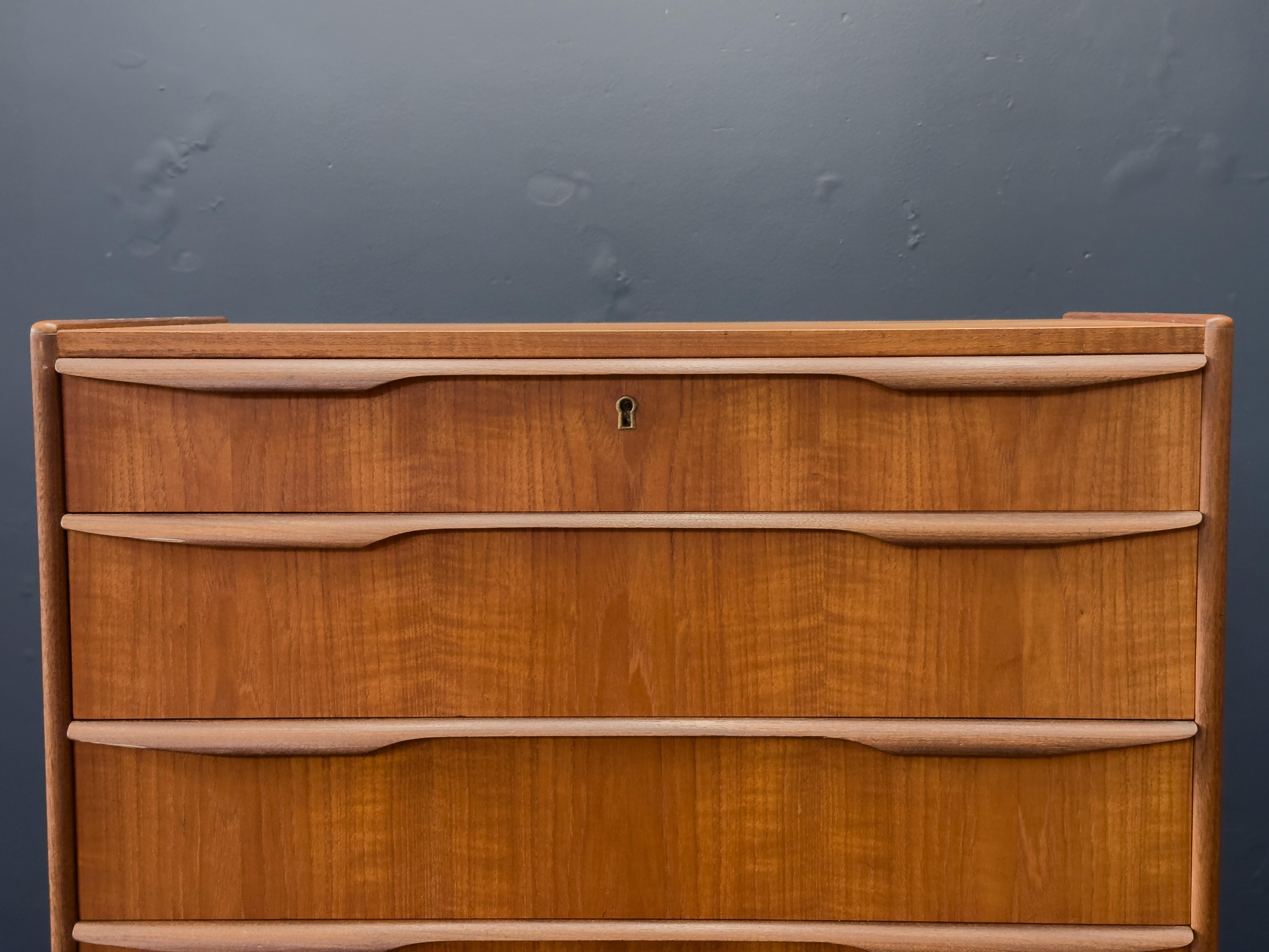 Teak Cassettiera in teak in vendita