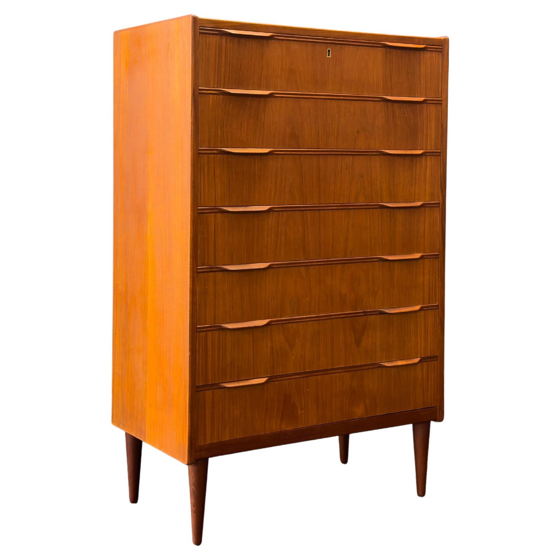 Kommode aus Teakholz im Angebot