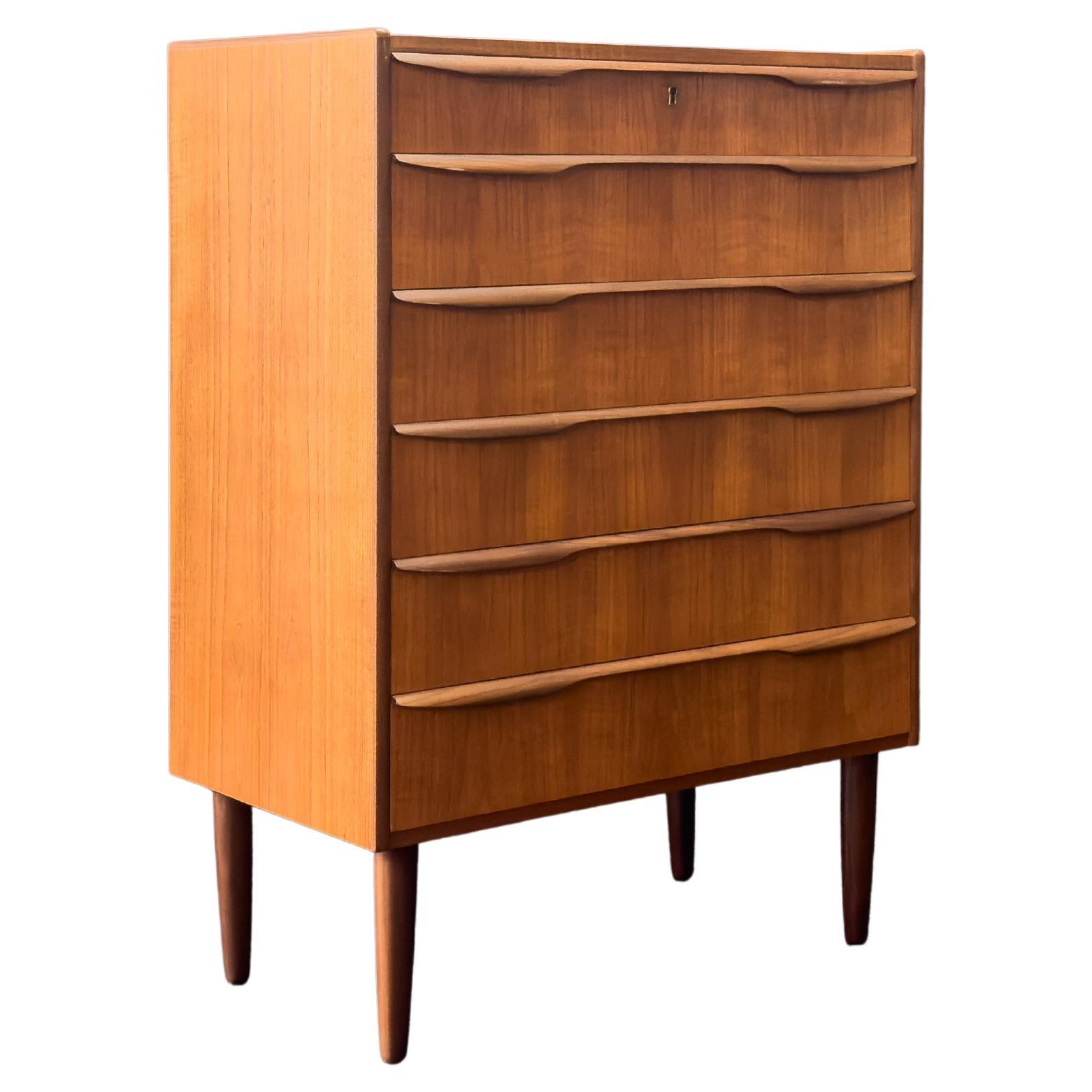 Cassettiera in teak in vendita