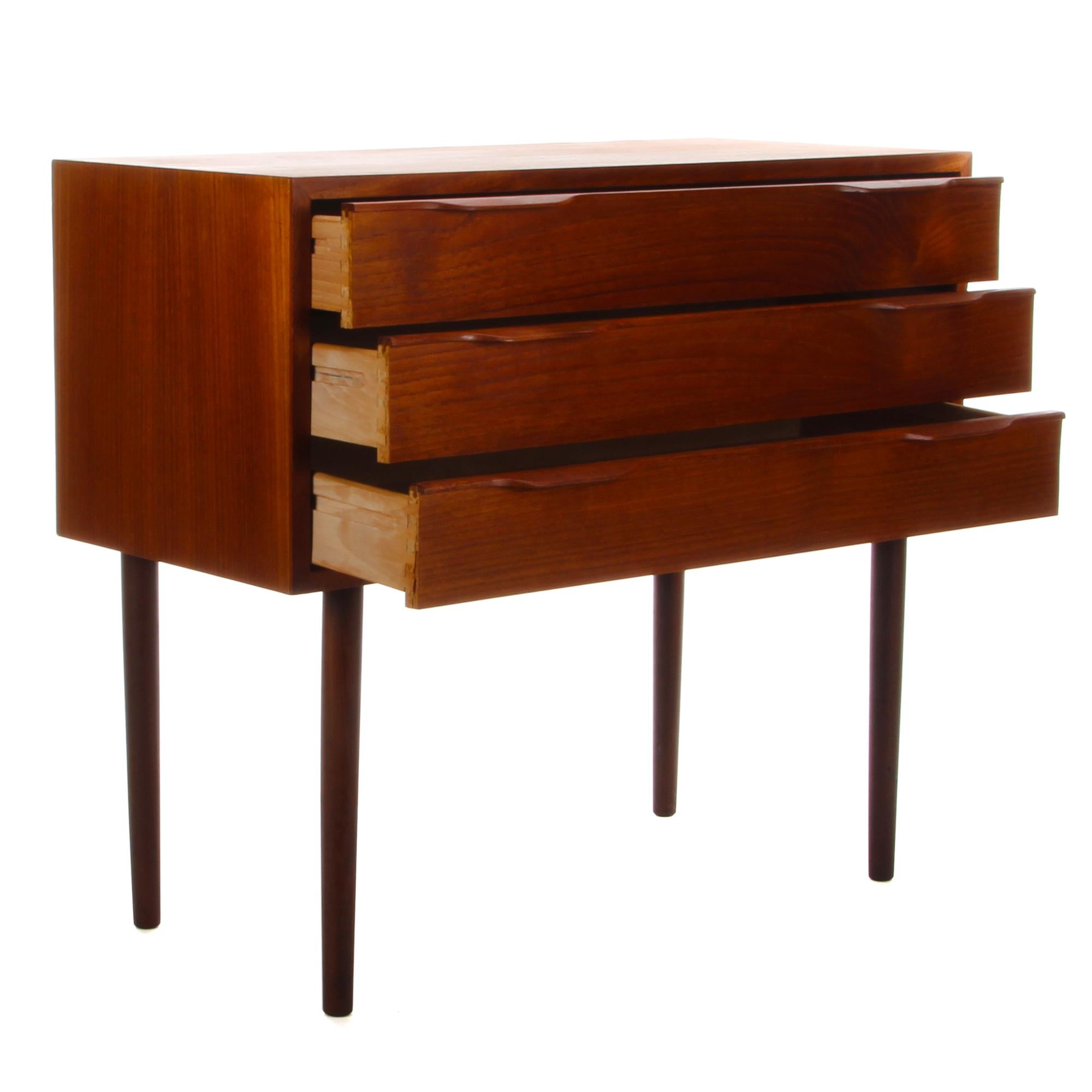 Veneer Teak Chest of Drawers from the 1960s, Danish Midcentury Dresser with Drawers