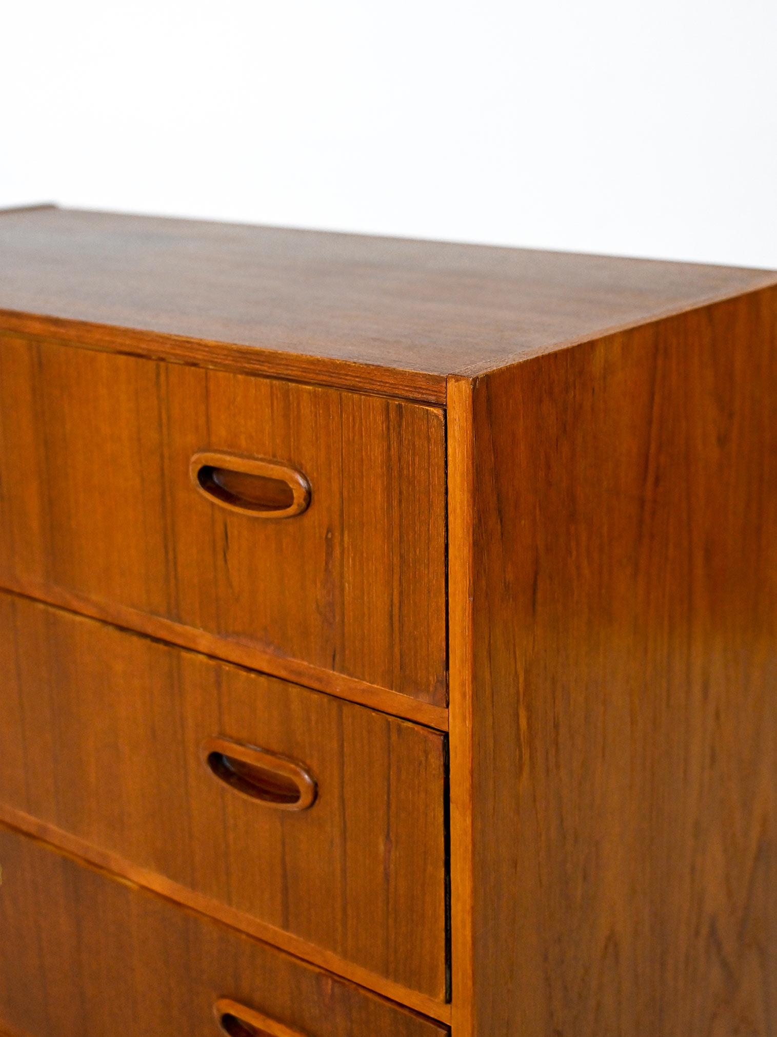 Teak chest of drawers with lockable drawers For Sale 1