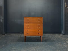 Commode en teck avec poignées rectangulaires