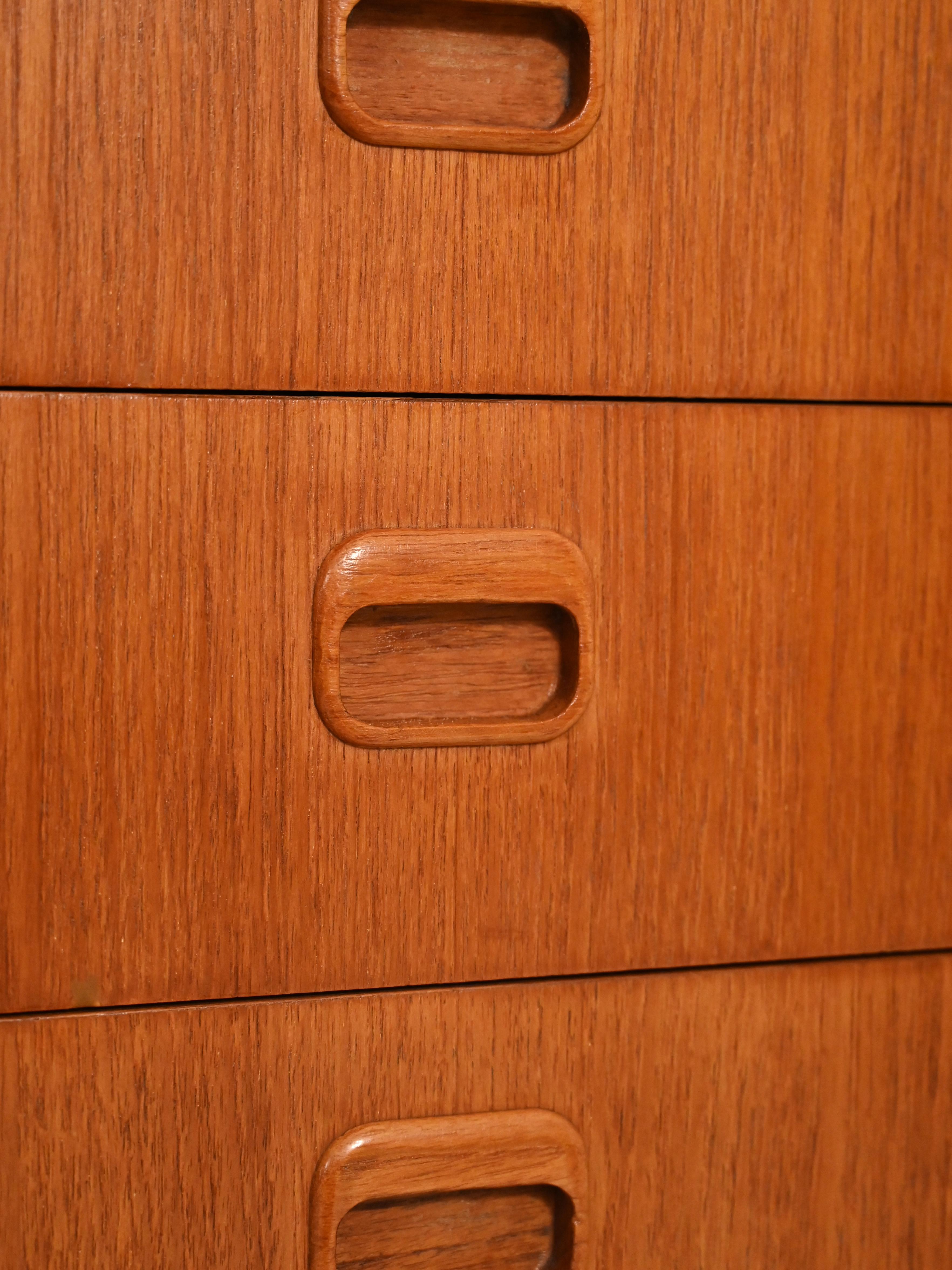 Teak Chest of Drawers with Six Drawers 1