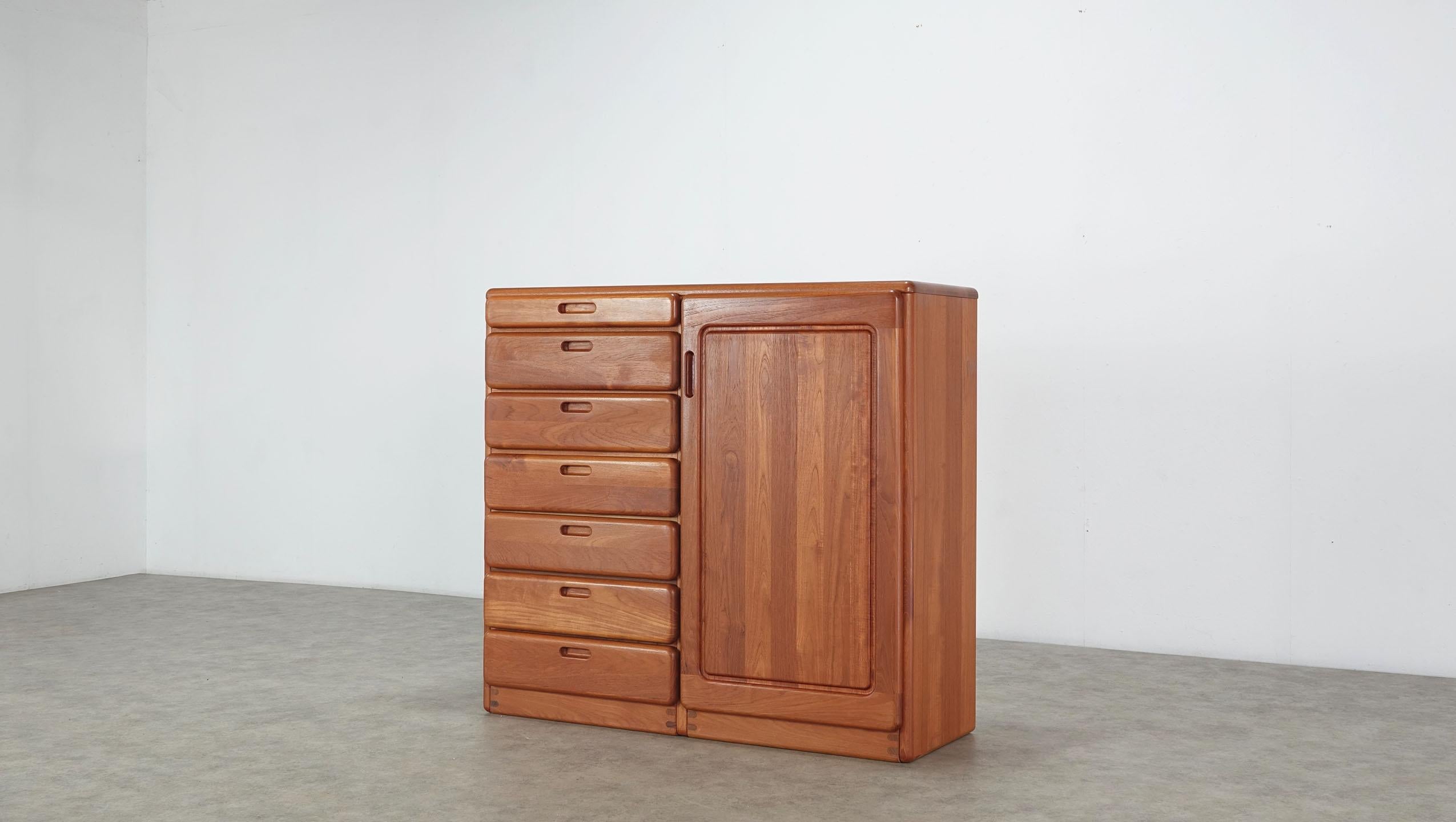 Teak Chest with Drawers and Compartments Langeskov Møbelfabrik A / S Denmark For Sale 3