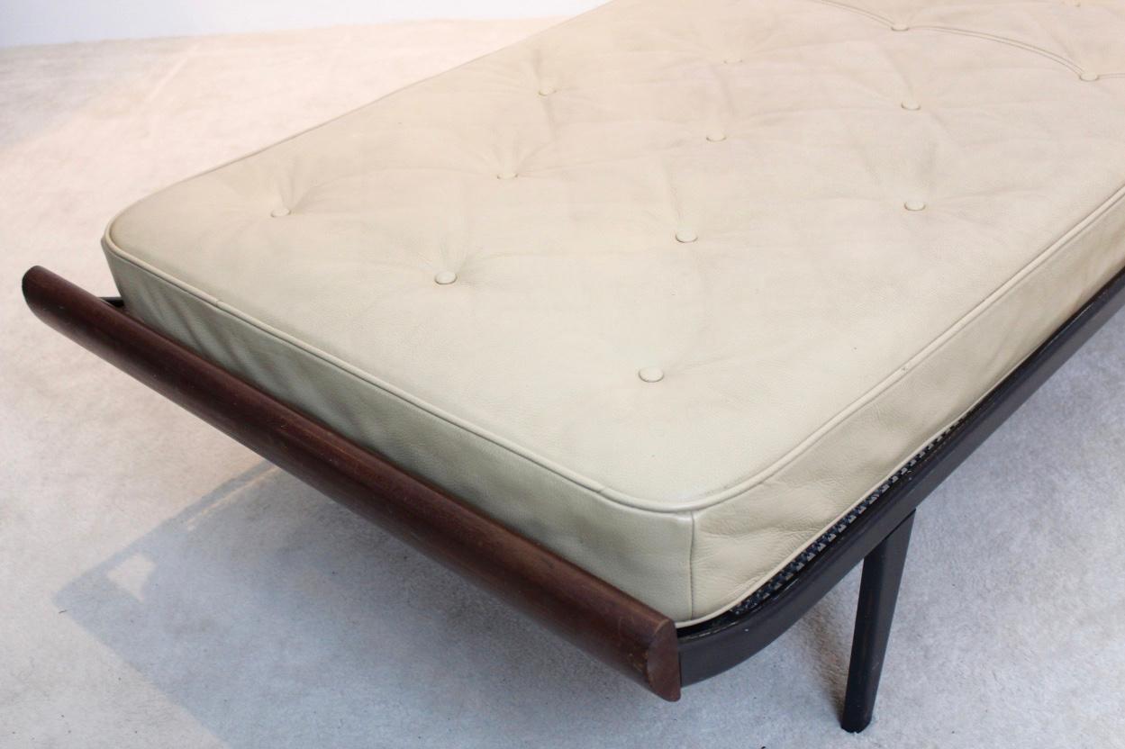 Stunning cleopatra daybed in teak and with steel base. Designed by Dick Cordemeijer for Auping in the 1950s. Teak wood ends with enameled black metal frame. Frame in original condition with signs of normal use. This daybed comes with the original