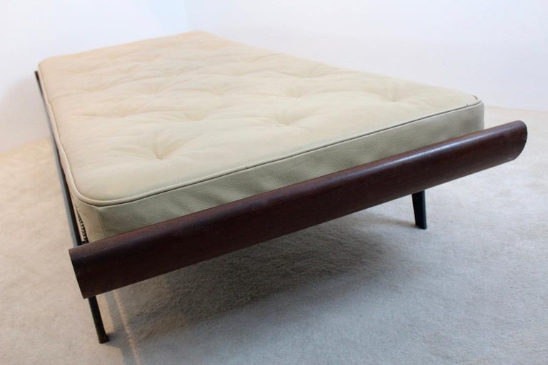 Mid-Century Modern Teak Cleopatra Daybed with Original Leather Mattress by Cordemeijer for Auping For Sale