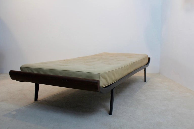 Dutch Teak Cleopatra Daybed with Original Leather Mattress by Cordemeijer for Auping For Sale