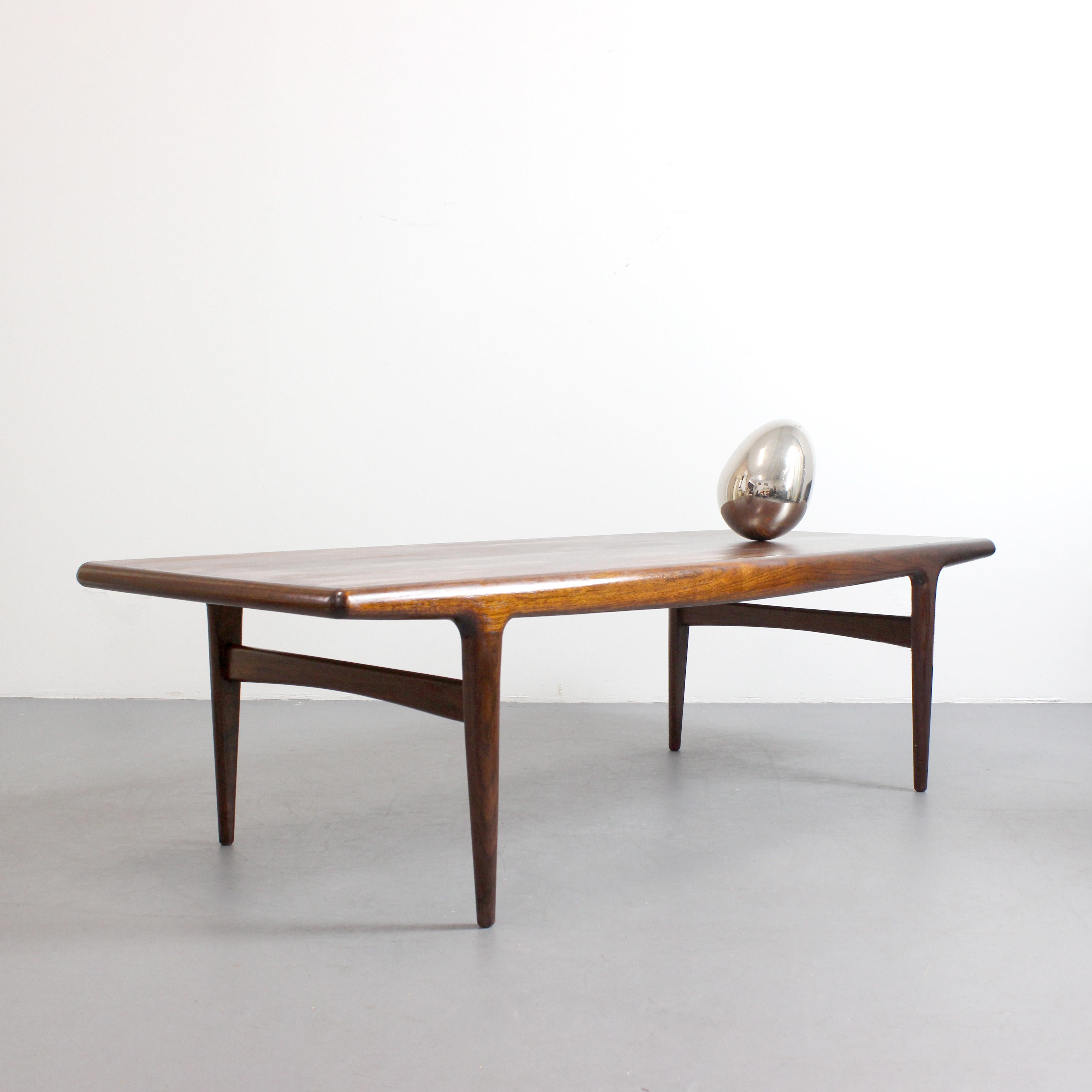 Danese Tavolino in teak - Atr. Johannes Andersen - A.I.C. Silkeboarg - c. 1970 - Danimarca in vendita