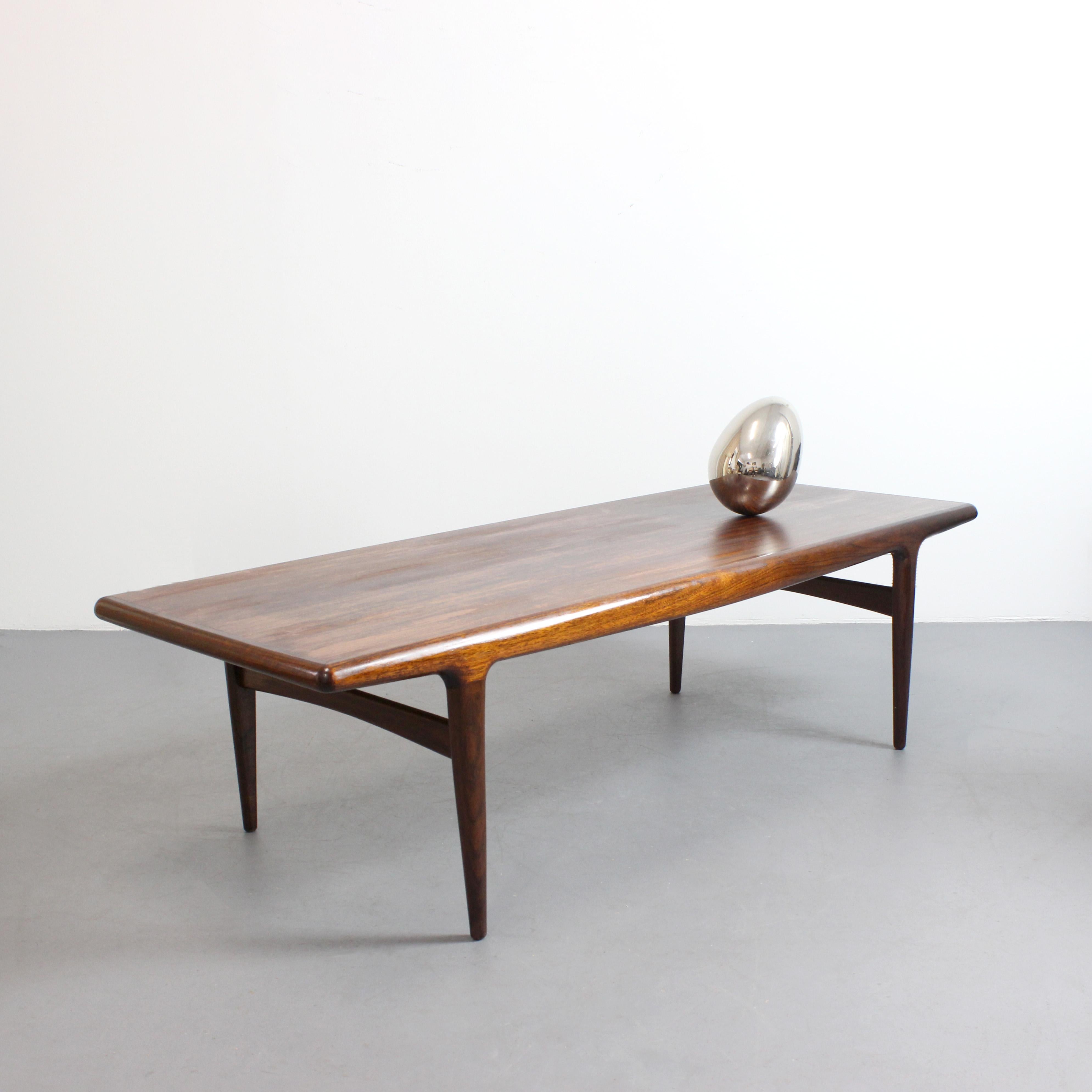 Fine XX secolo Tavolino in teak - Atr. Johannes Andersen - A.I.C. Silkeboarg - c. 1970 - Danimarca in vendita
