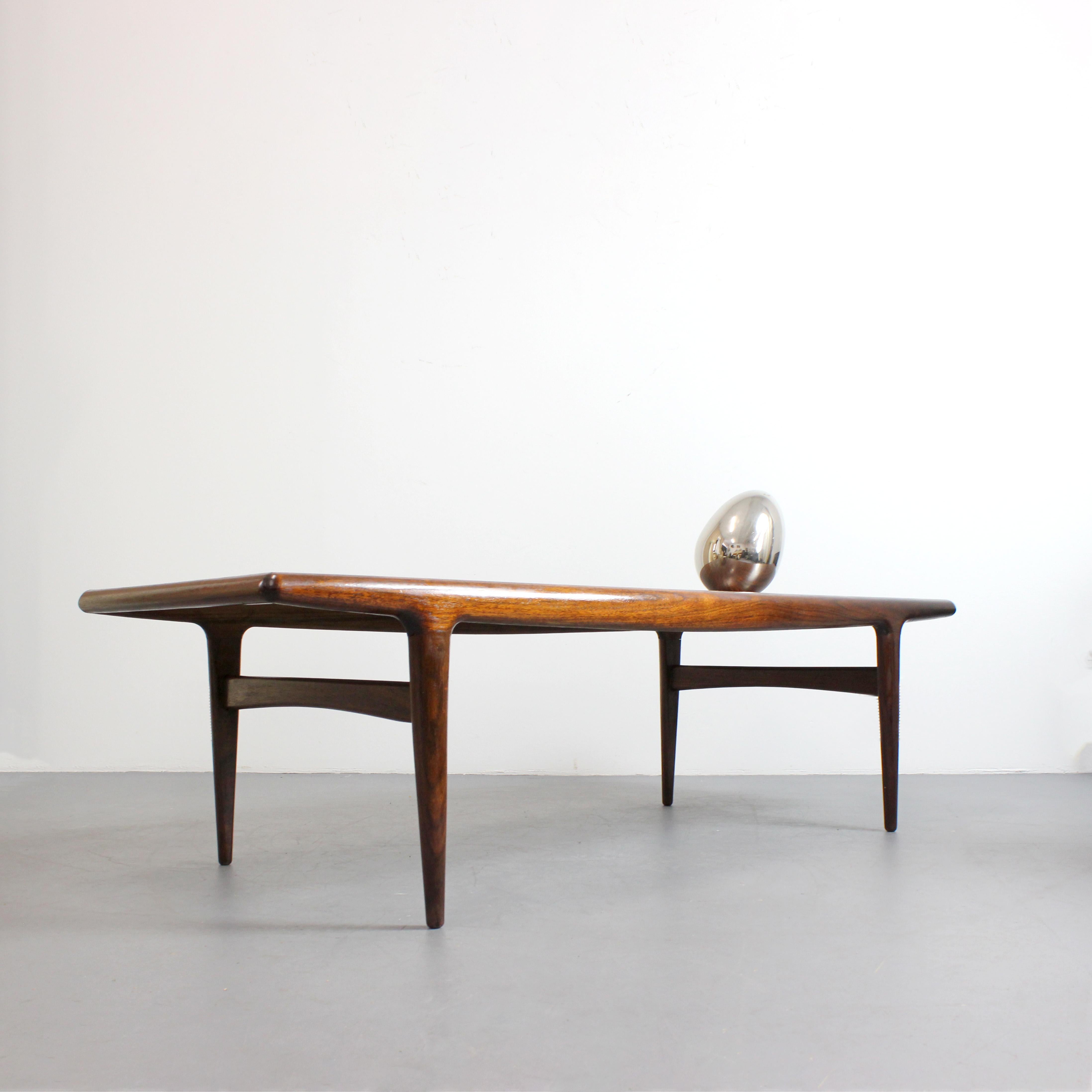 Tavolino in teak - Atr. Johannes Andersen - A.I.C. Silkeboarg - c. 1970 - Danimarca in vendita 2