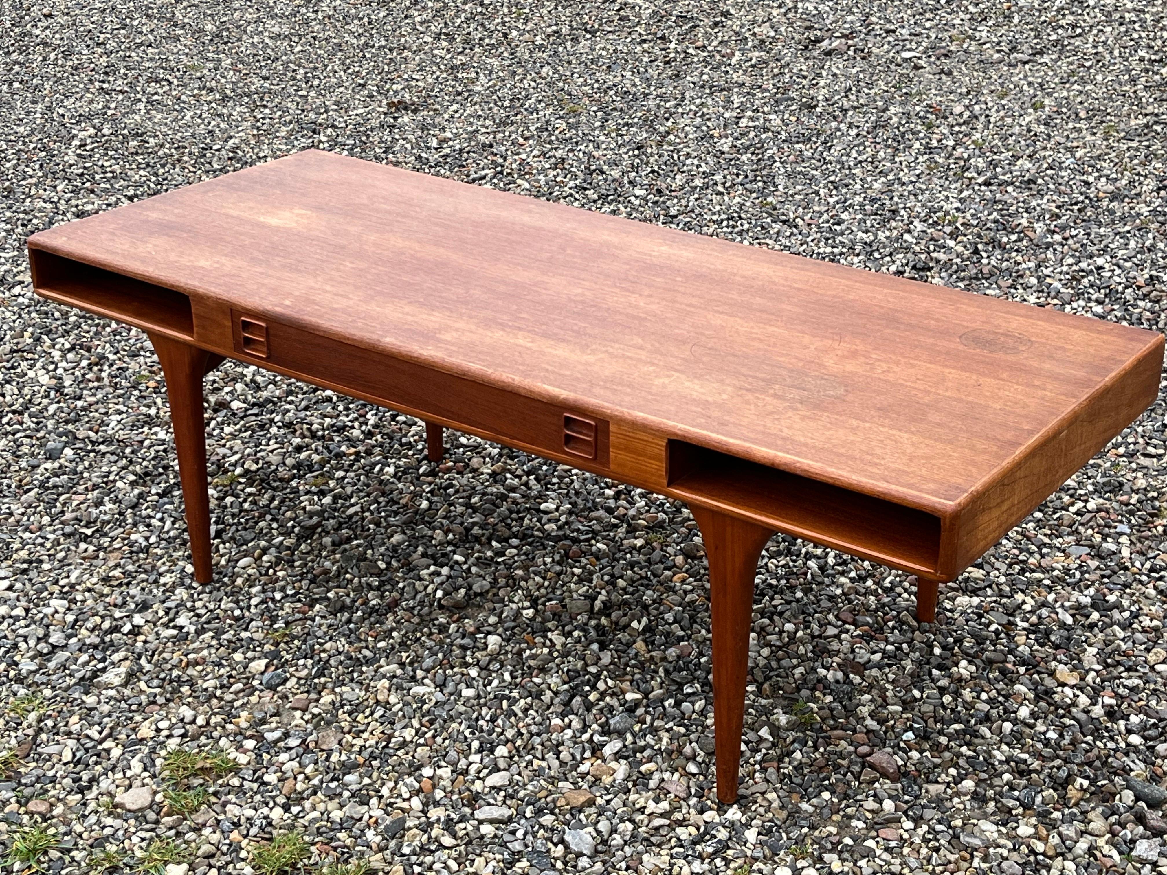 Teak coffee table by Danish architect Johannes Andersen. Made by Silkeborg : 286 For Sale 2