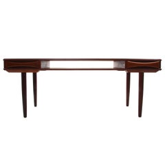 Table basse en teck du fabricant de meubles danois, années 1960, avec étagère et deux tiroirs