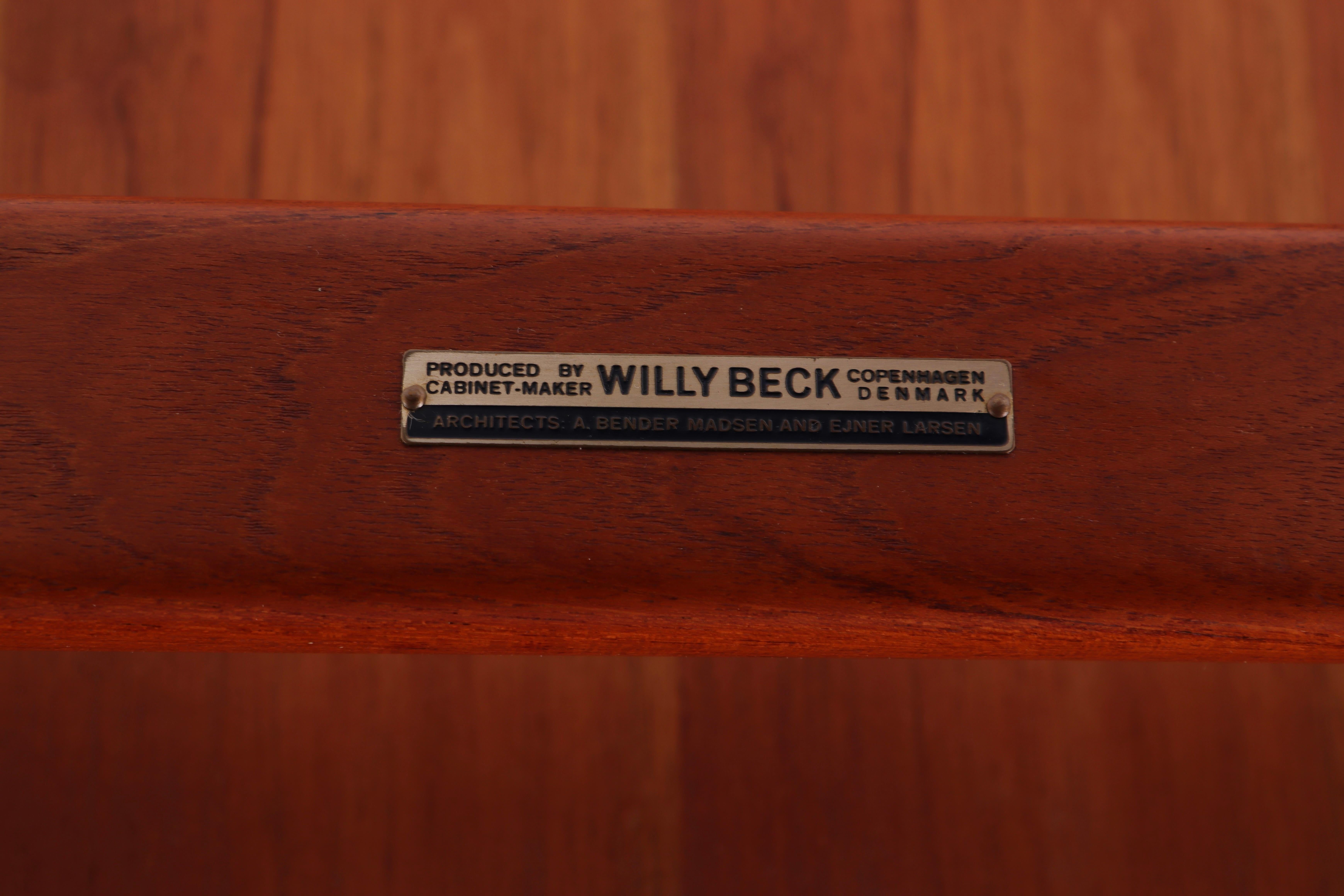 Teck Table basse en teck par Ejnar Larsen & Aksel Bender Madsen pour Willy Beck, années 1950 en vente