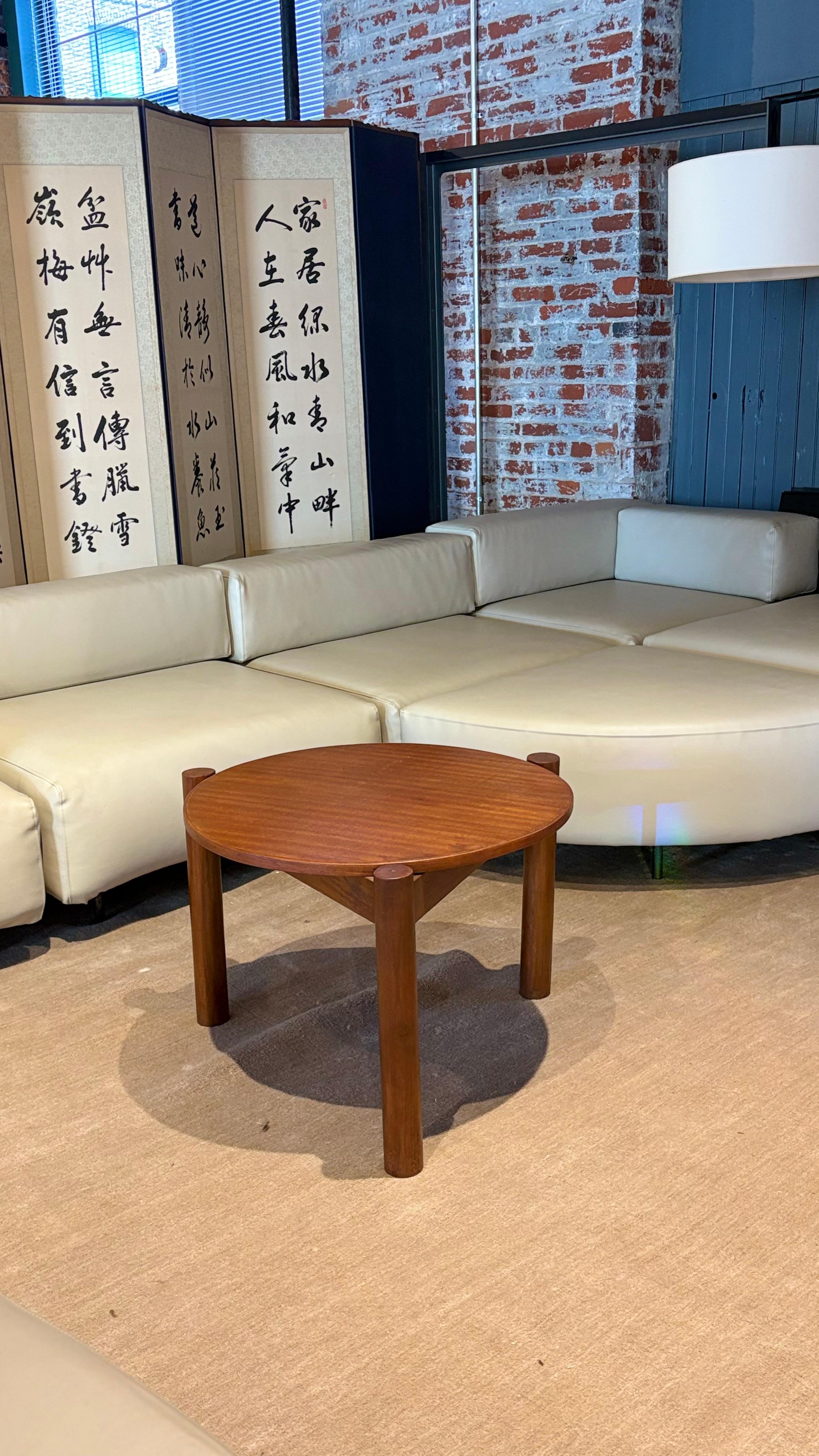 Mesa baja de teca de Pierre Jeanneret en venta 4