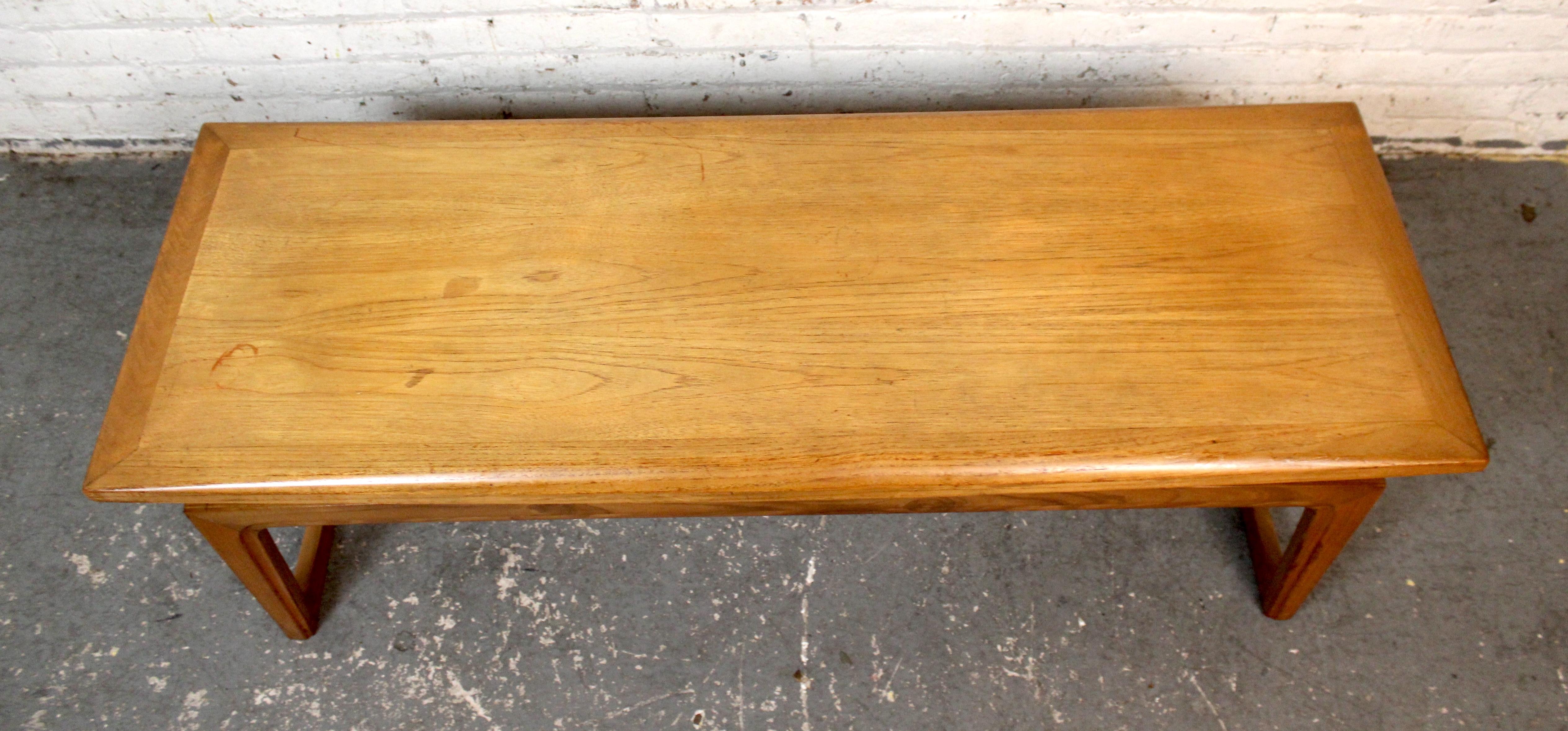 Teakholz-couchtisch by Remploy im Zustand „Gut“ im Angebot in Brooklyn, NY