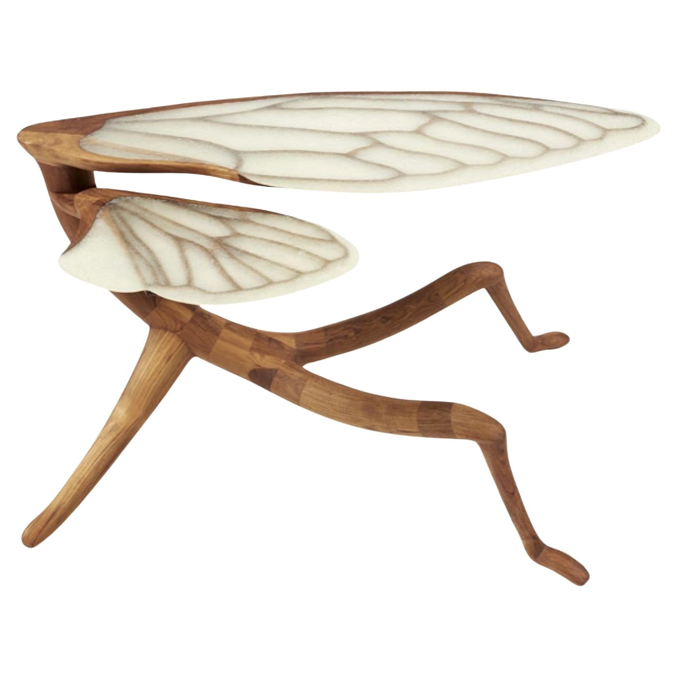 Couchtisch aus Teakholz mit Zikaden-Design im Angebot