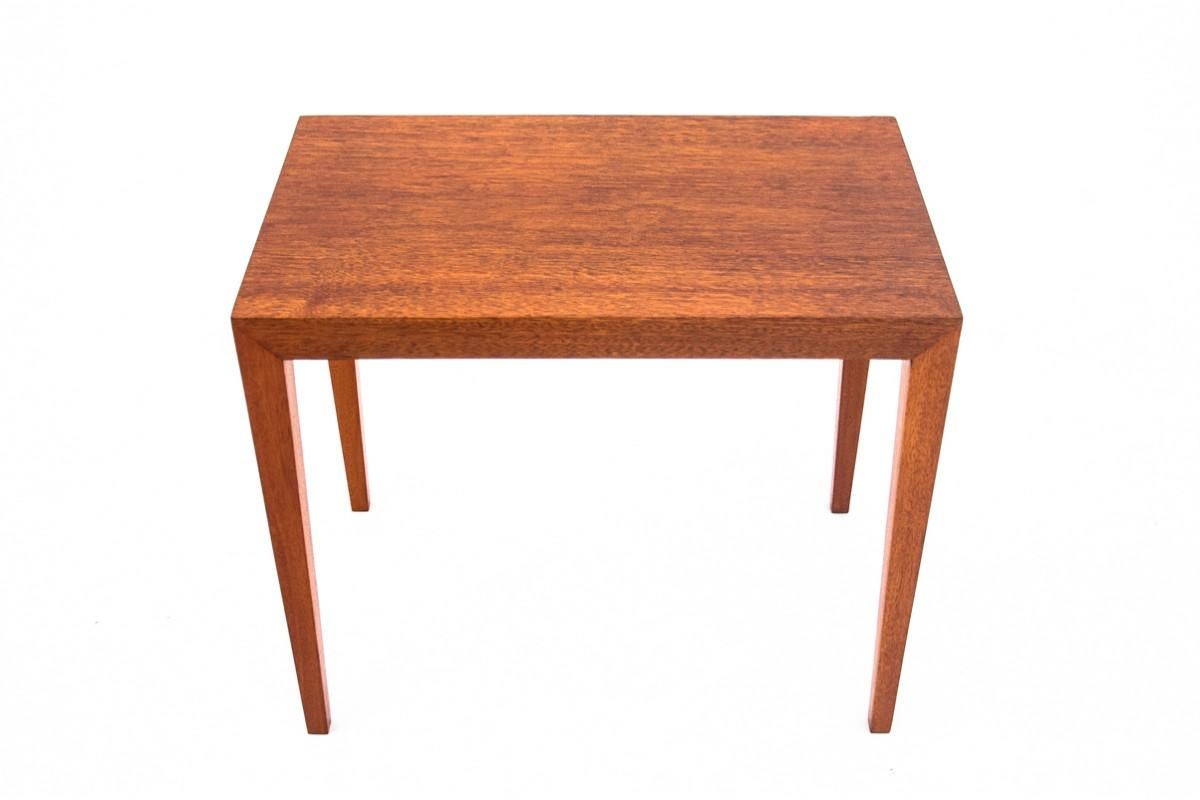 Teak coffee table manufactured in Denmark by Haslev Mobelfabrik in Denmark in the 1960s. Very simple, minimalist form will fit perfectly into contemporary interiors.

Very good condition, after professional renovation. The wood has been cleaned and