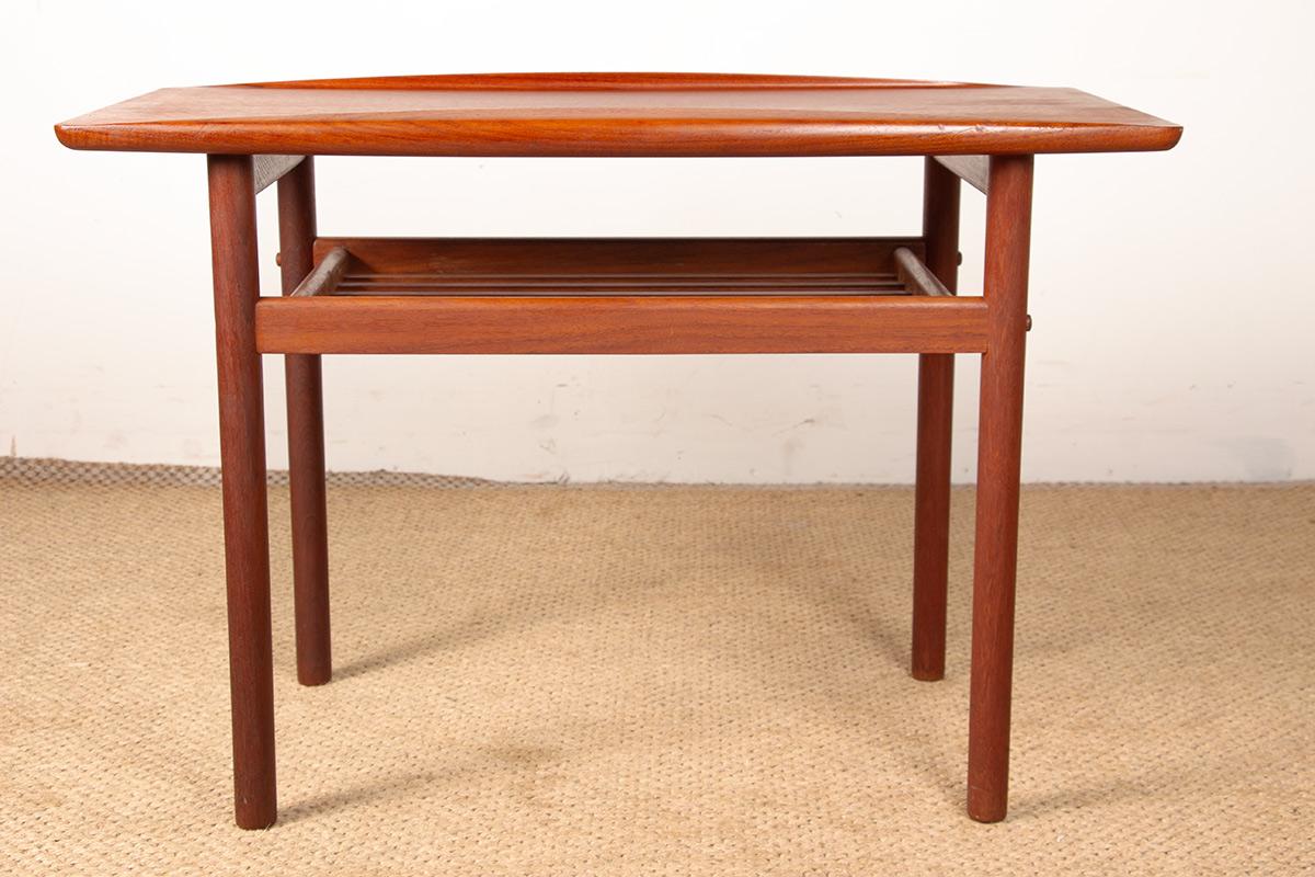 Danois Table basse en teck, sur 2 niveaux, modèle PJ 107 par Grete Jalk, Poul Jeppesen 1960. en vente