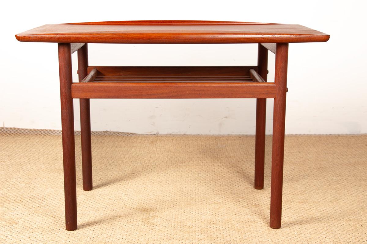 Table basse en teck, sur 2 niveaux, modèle PJ 107 par Grete Jalk, Poul Jeppesen 1960. Excellent état - En vente à JOINVILLE-LE-PONT, FR