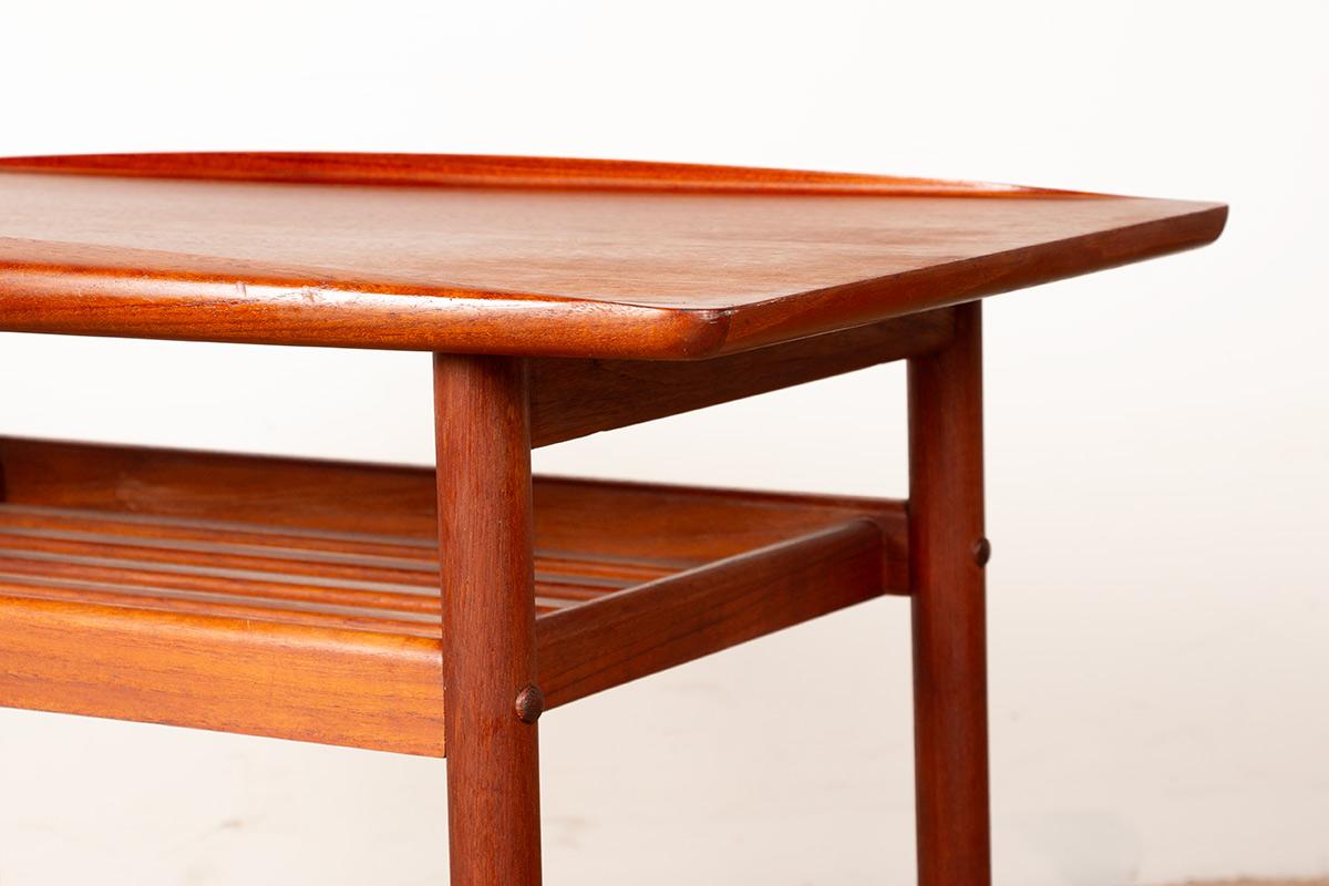 Milieu du XXe siècle Table basse en teck, sur 2 niveaux, modèle PJ 107 par Grete Jalk, Poul Jeppesen 1960. en vente