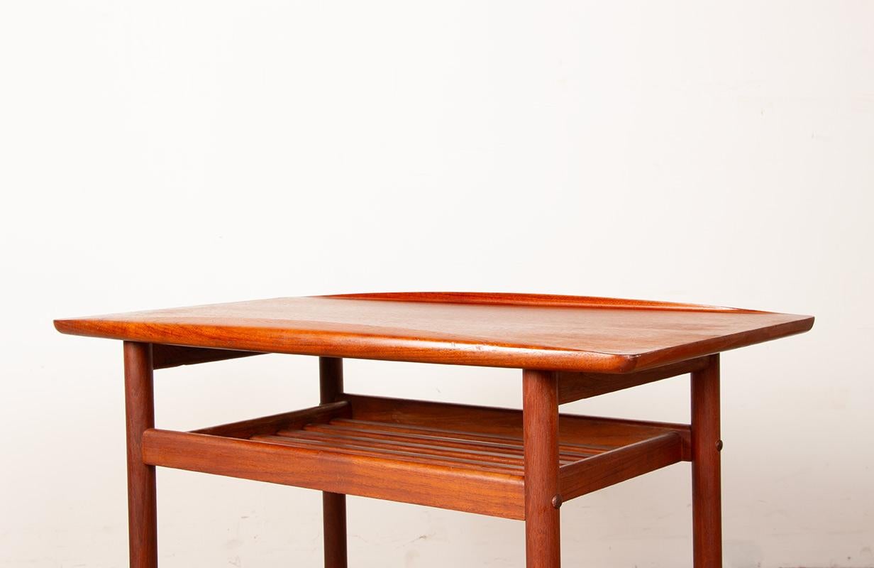 Teck Table basse en teck, sur 2 niveaux, modèle PJ 107 par Grete Jalk, Poul Jeppesen 1960. en vente