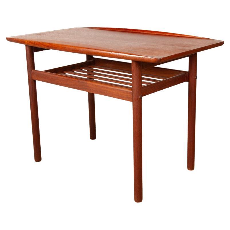 Table basse en teck, sur 2 niveaux, modèle PJ 107 par Grete Jalk, Poul Jeppesen 1960. en vente