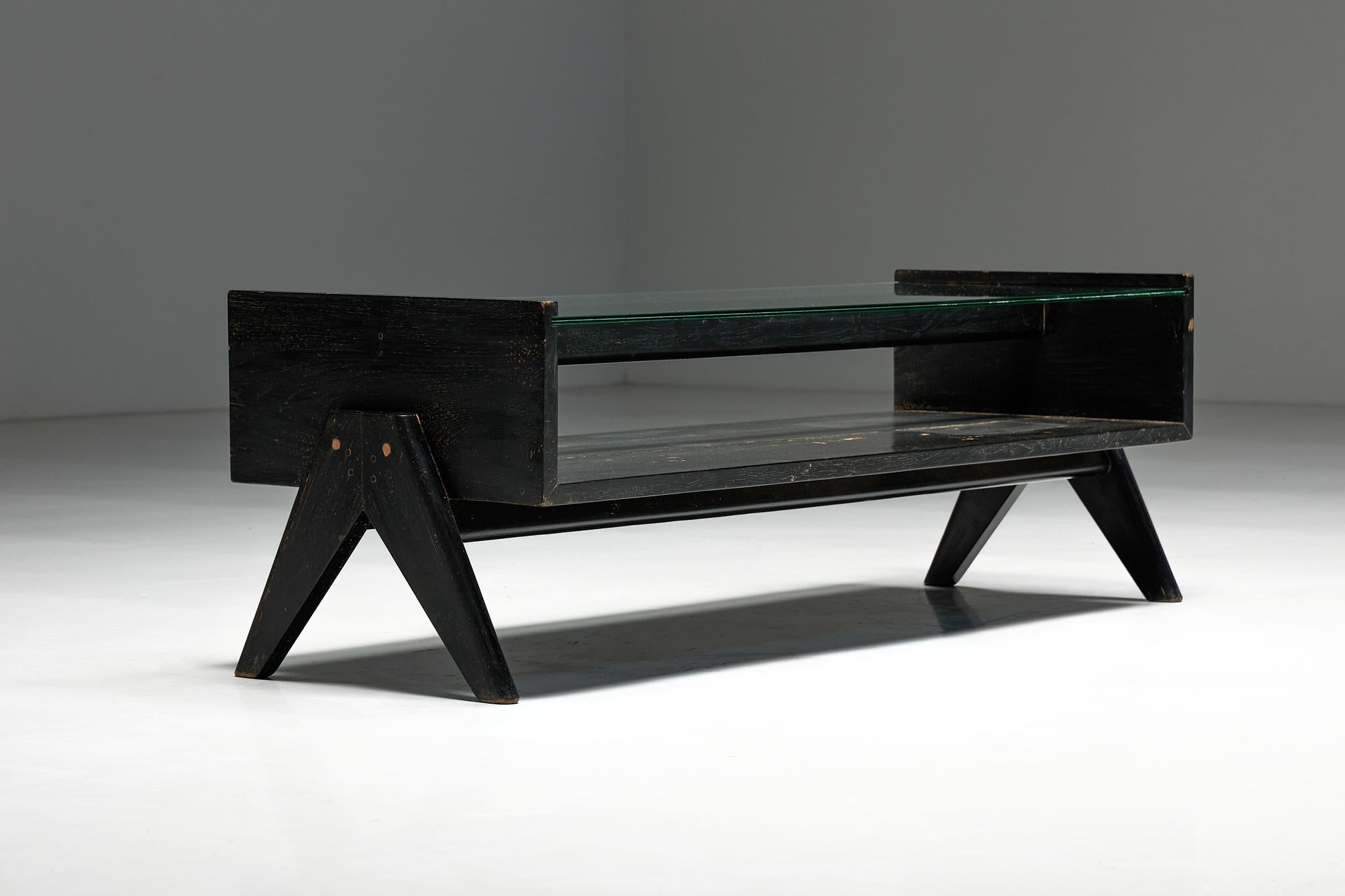 Teak Coffee Table PJ-TB-05-B by Pierre Jeanneret, Chandigarh, 1960s In Good Condition For Sale In Antwerp, BE