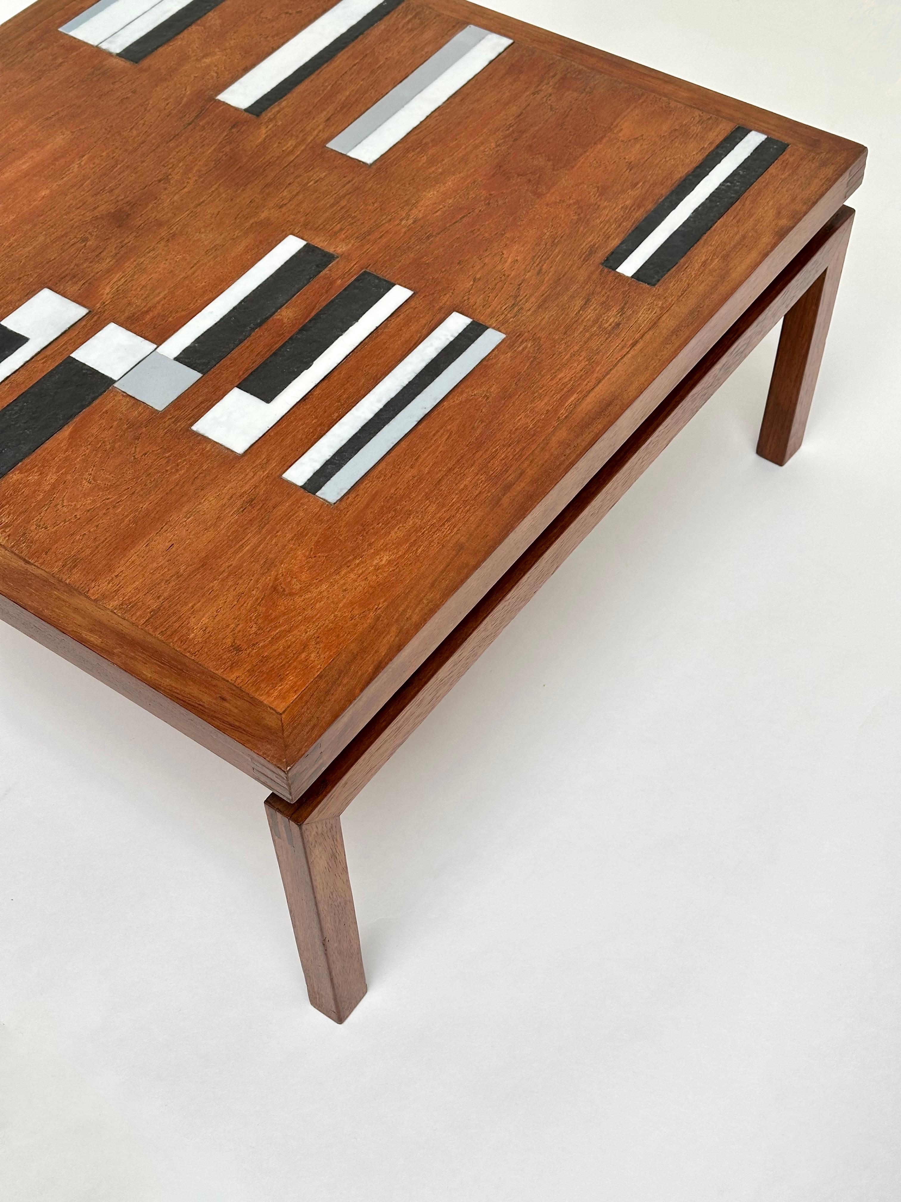 Table basse en teck avec incrustations en céramique, Roger Capron, Vallauris AM 1962 en vente 4