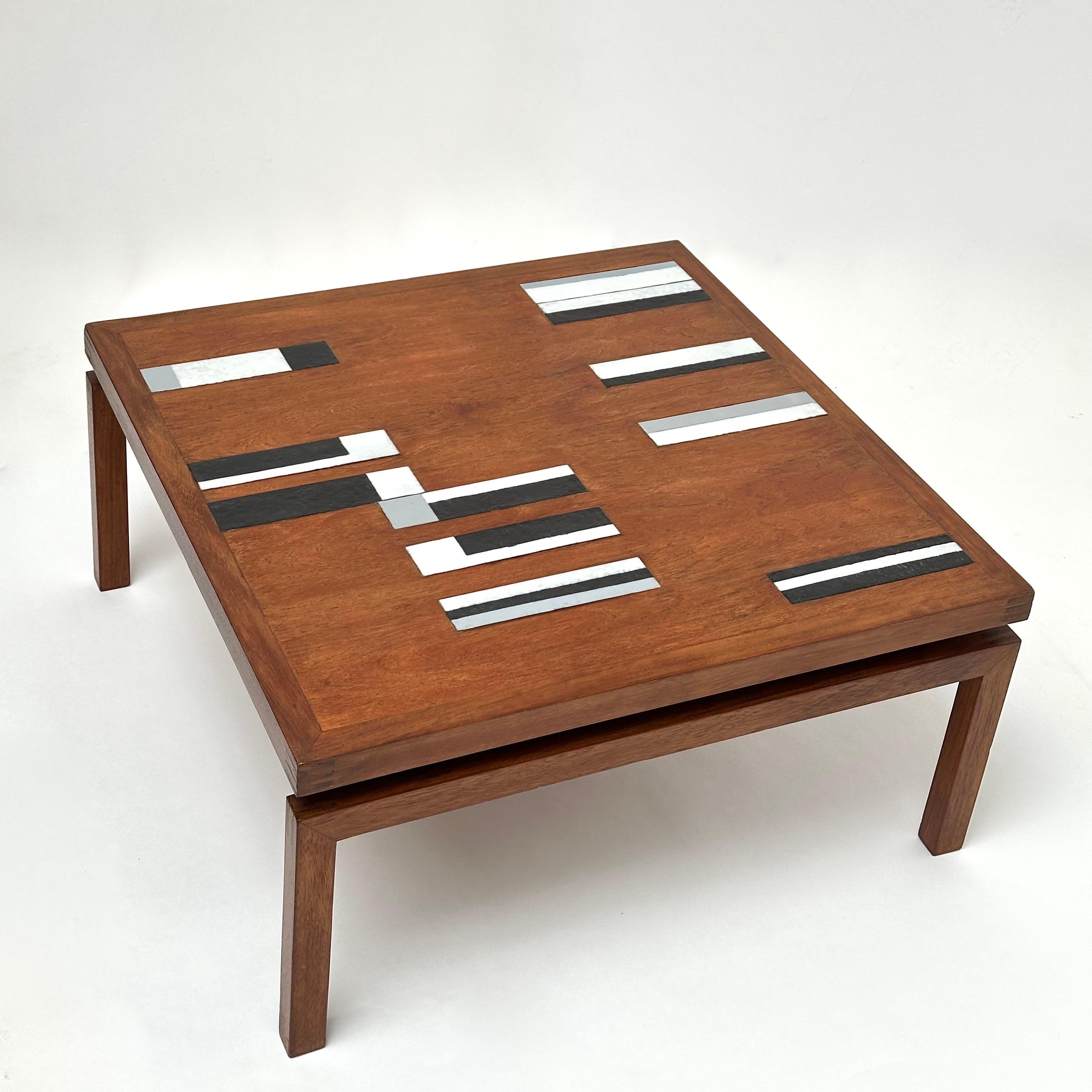 Français Table basse en teck avec incrustations en céramique, Roger Capron, Vallauris AM 1962 en vente