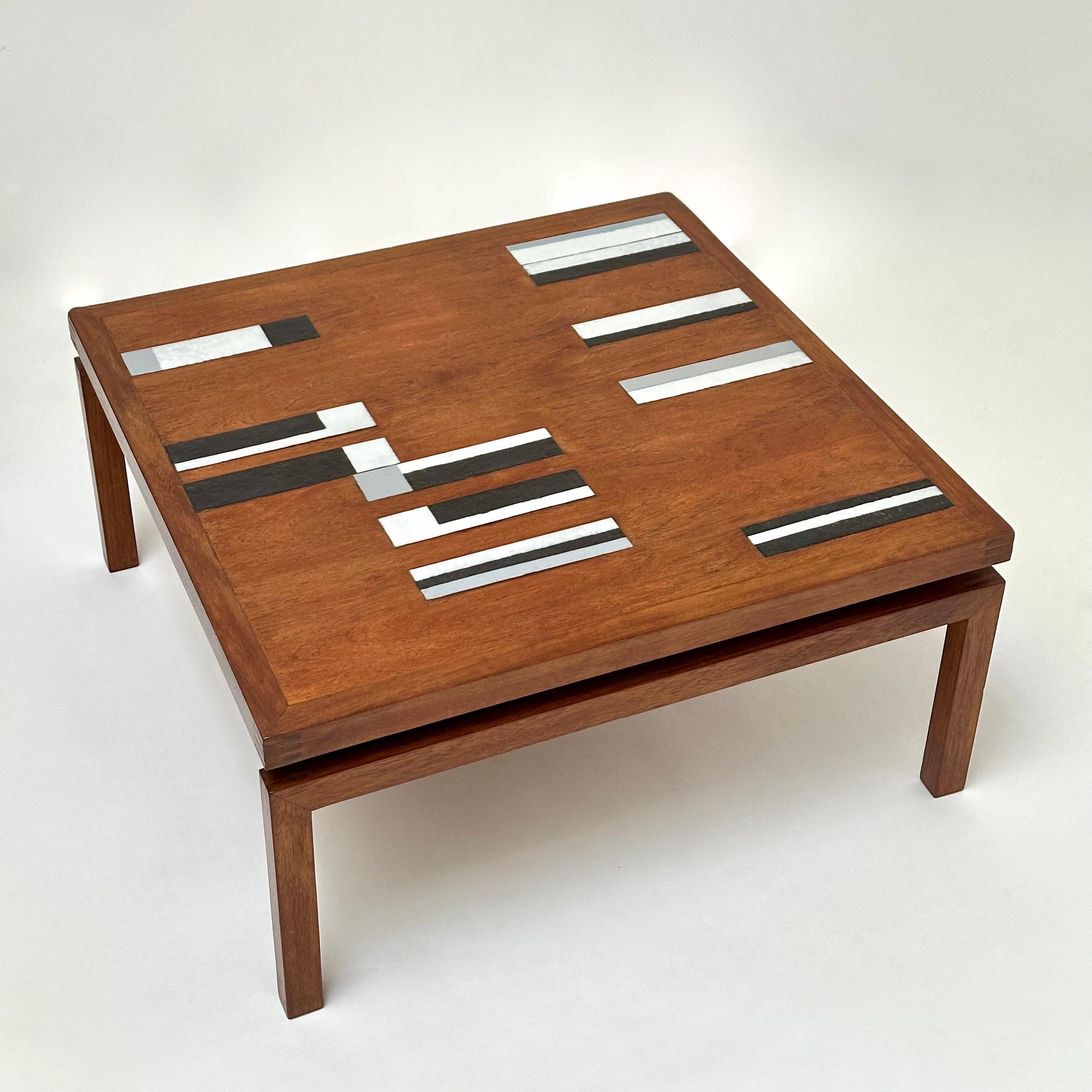 Milieu du XXe siècle Table basse en teck avec incrustations en céramique, Roger Capron, Vallauris AM 1962 en vente