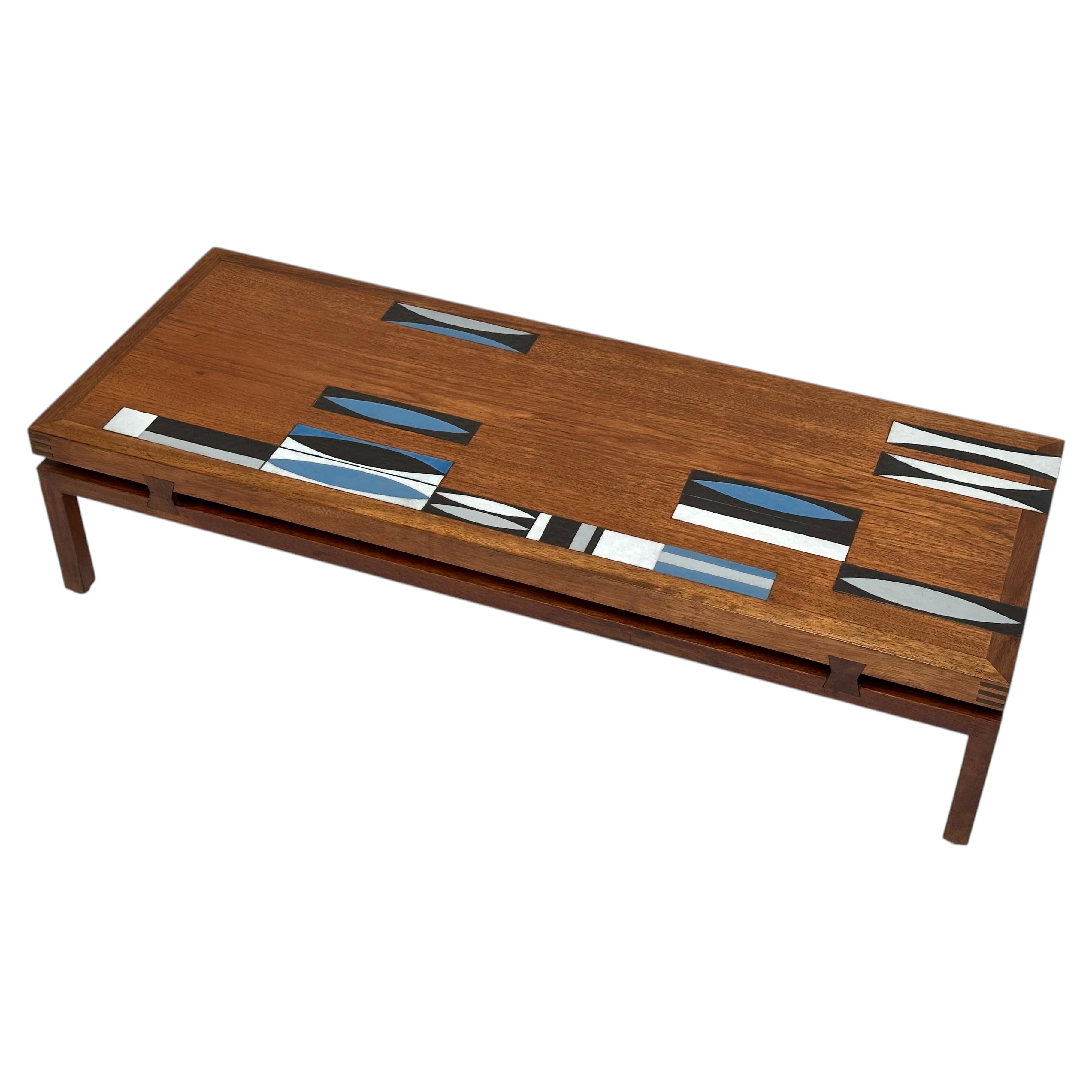 Mesa de centro de teca con incrustaciones de cerámica «Navettes», de Roger Capron, 1961 en venta