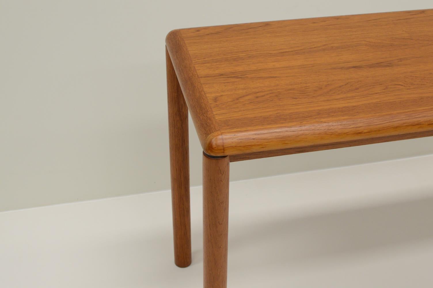 Teak console table by Sannemann, 1970s Denmark. In Good Condition In Landgraaf, NL