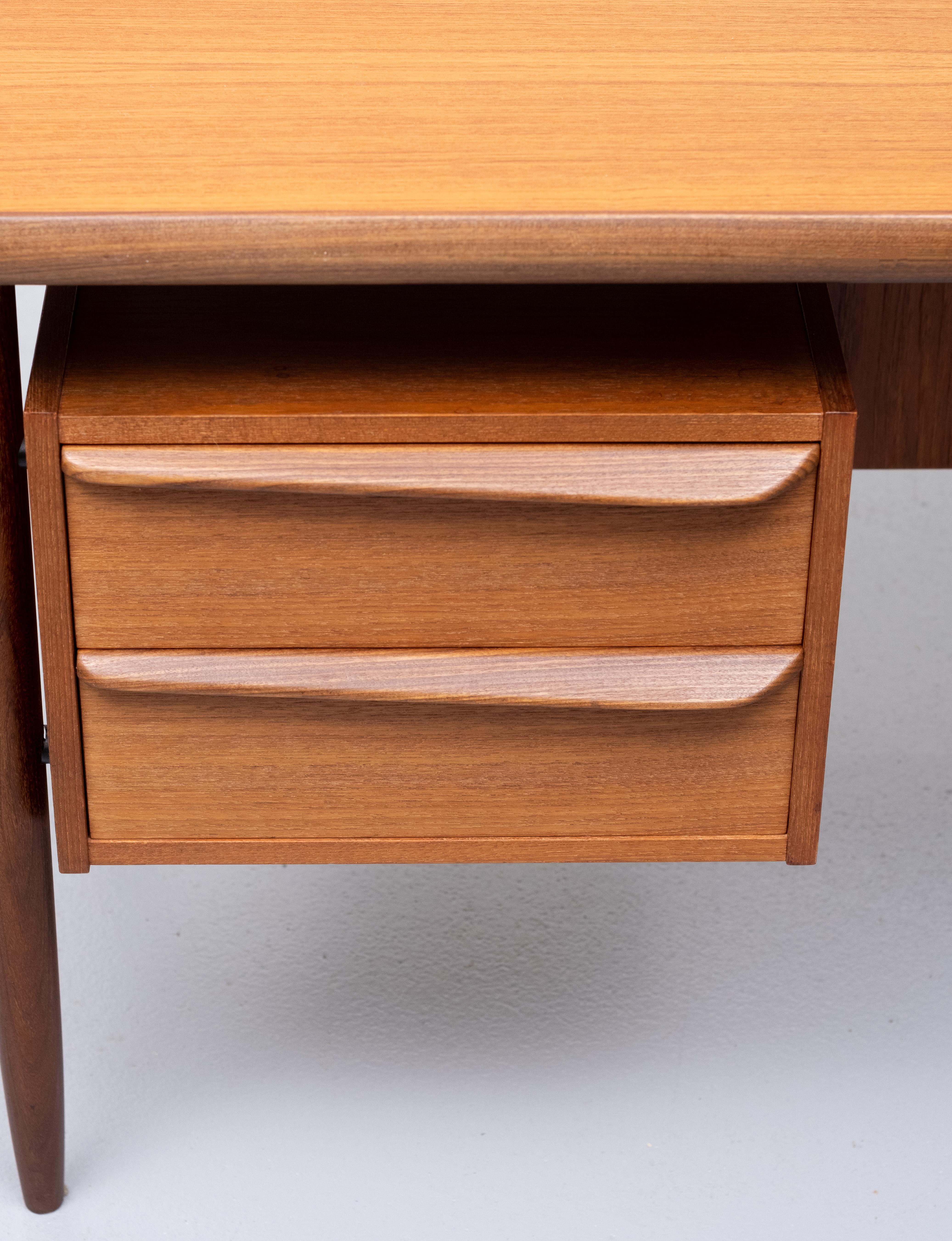 Mid-Century Modern Teak Cow Horn Desk and Matching Chair Tijsseling, Holland, 1960s