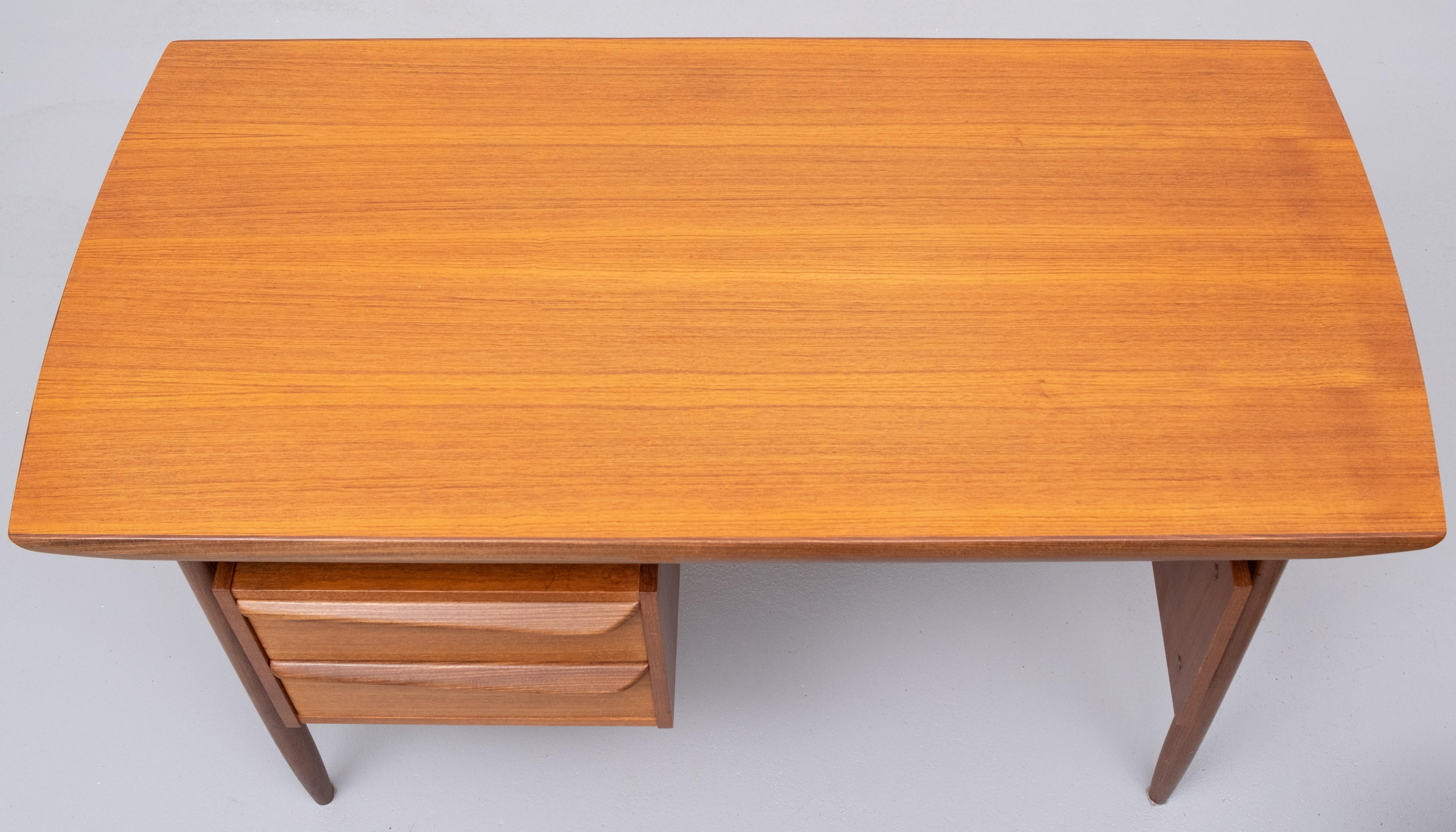 Teak Cow Horn Desk and Matching Chair Tijsseling, Holland, 1960s In Good Condition In Den Haag, NL