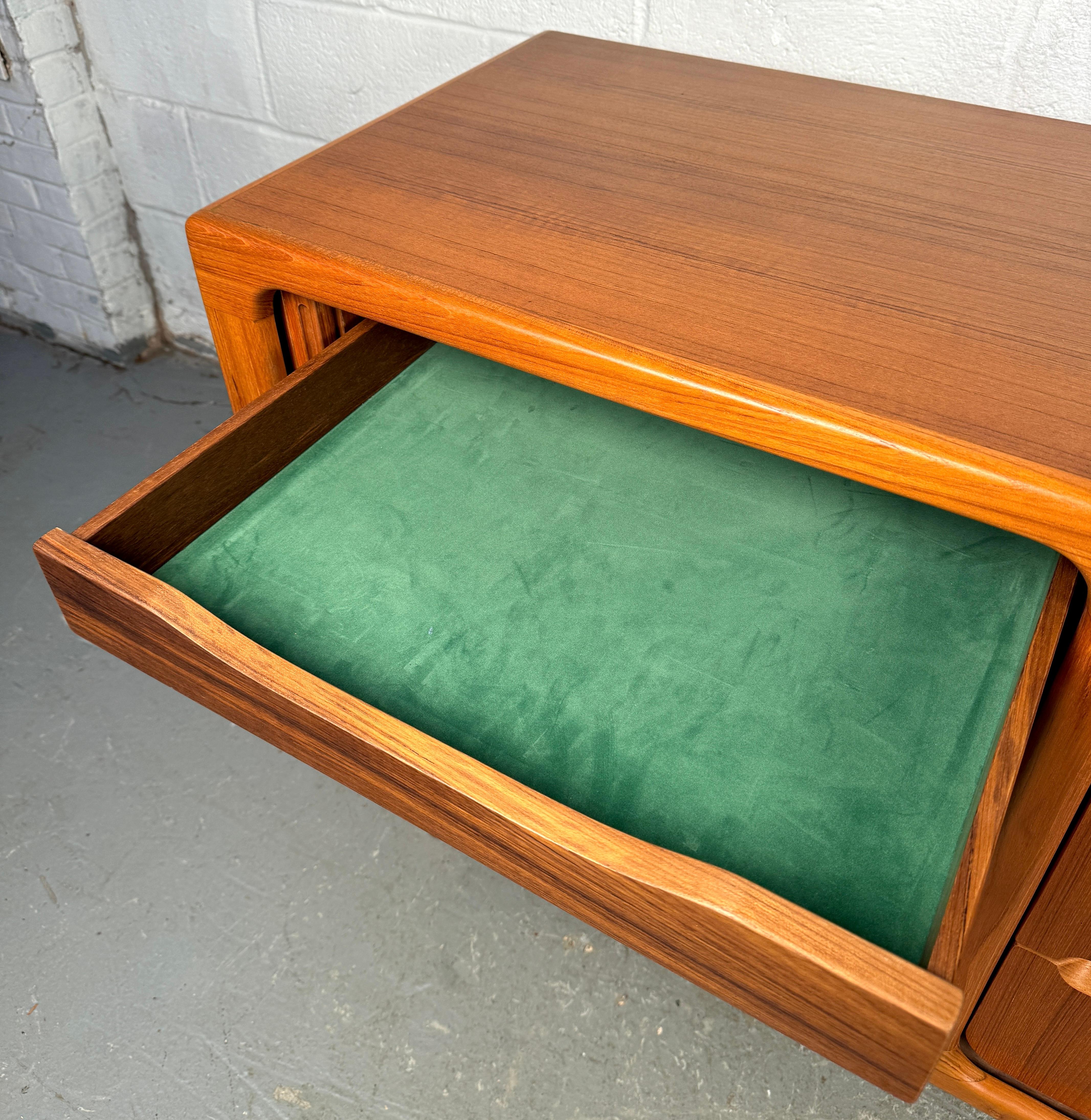 Credenza danese moderna di metà secolo in vendita 3