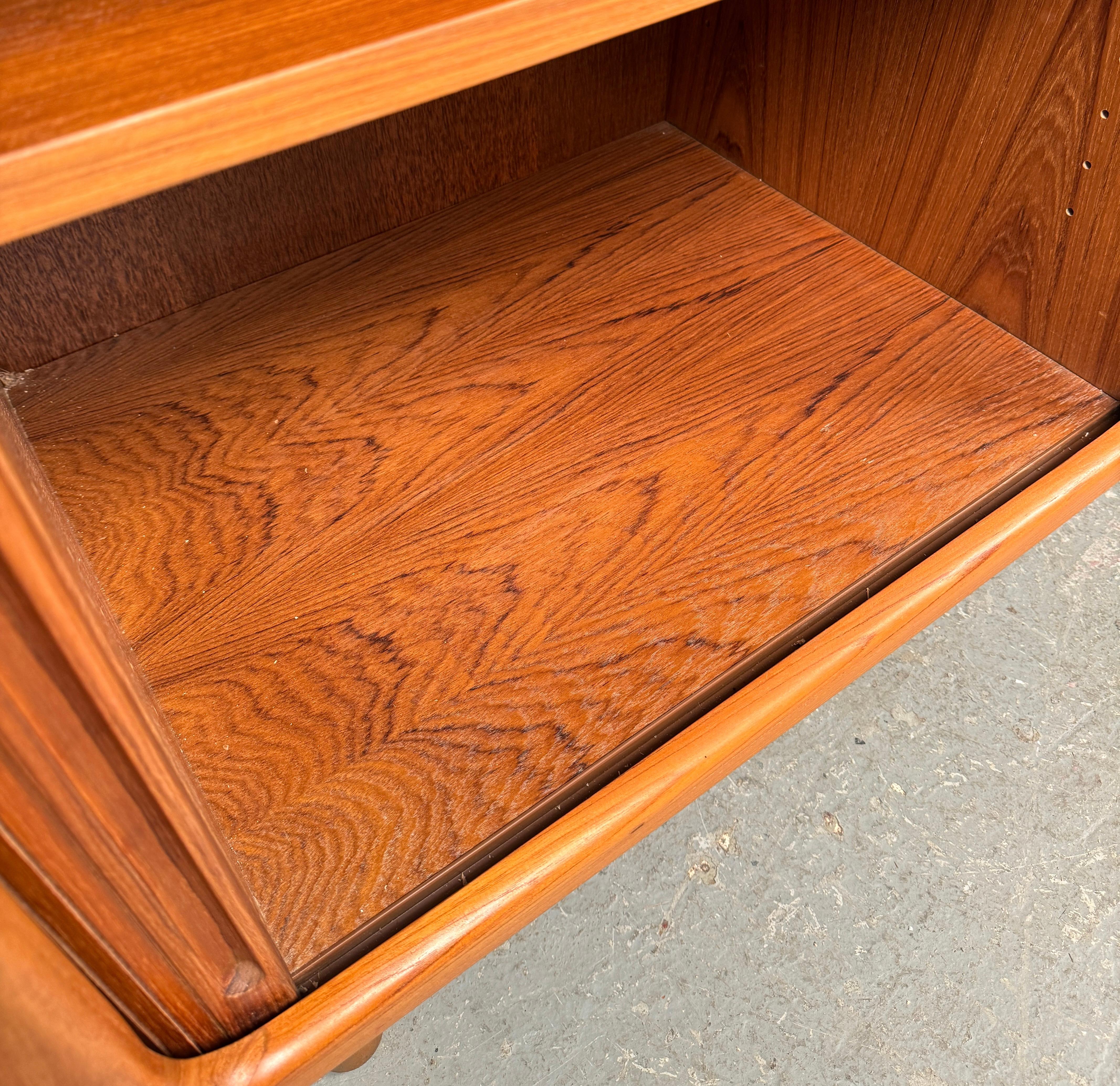 Credenza danese moderna di metà secolo in vendita 4